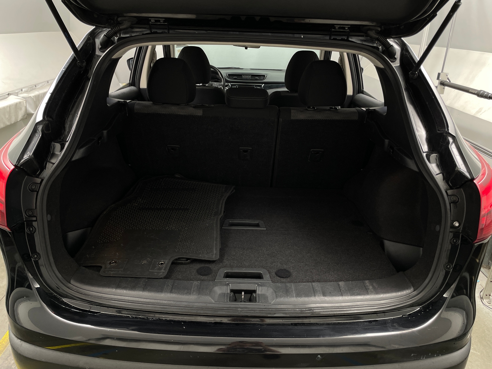 Thumbnail: 2017 Nissan Rogue Sport - 7