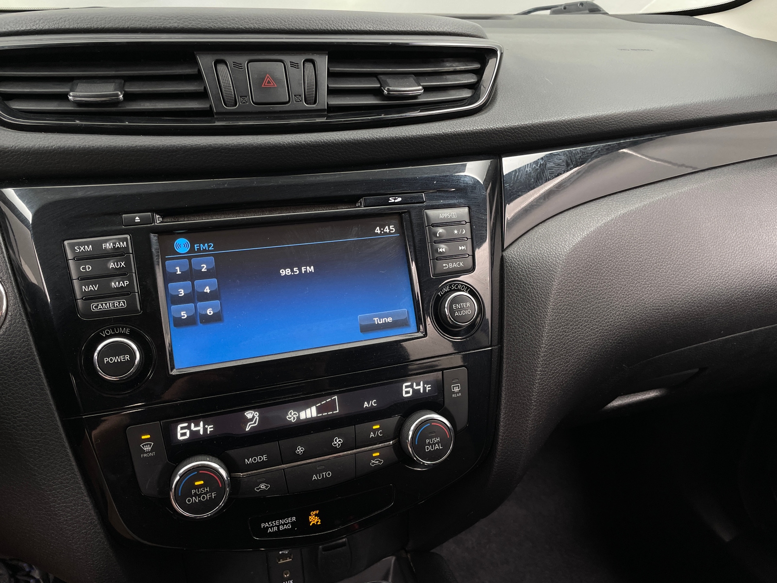 Thumbnail: 2017 Nissan Rogue Sport - 4