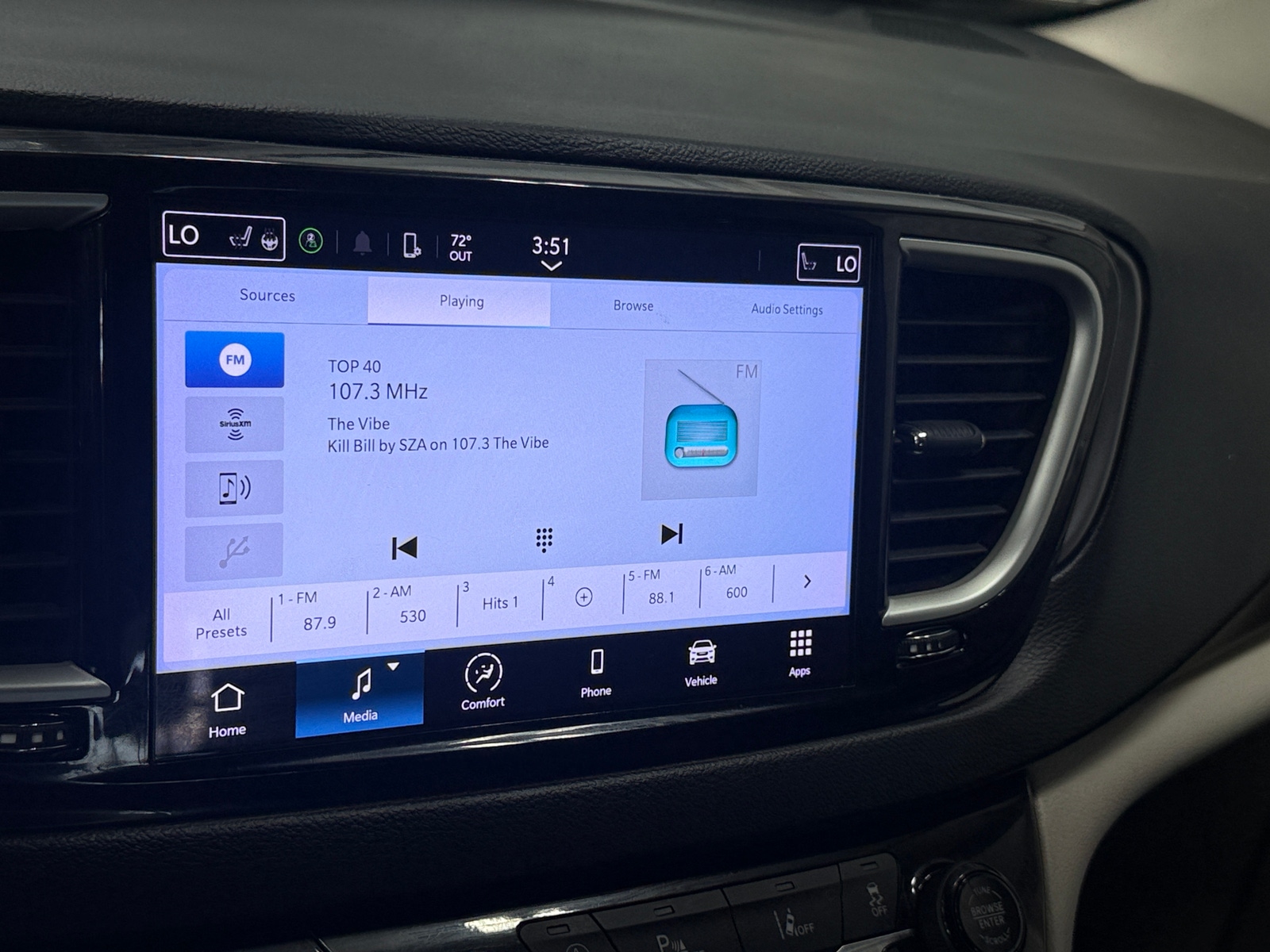 Thumbnail: 2022 Chrysler Pacifica - 3