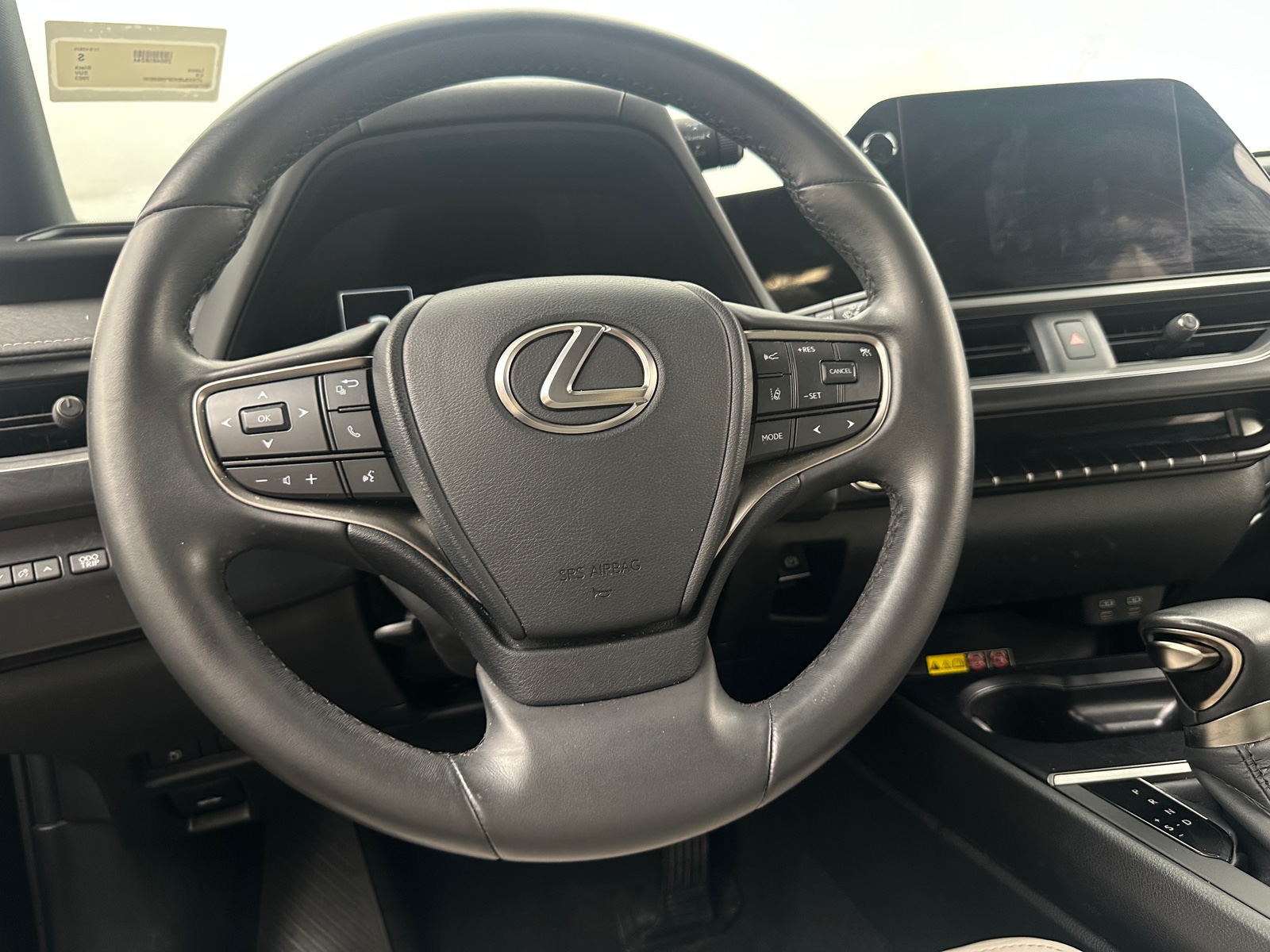 Thumbnail: 2023 Lexus UX - 4