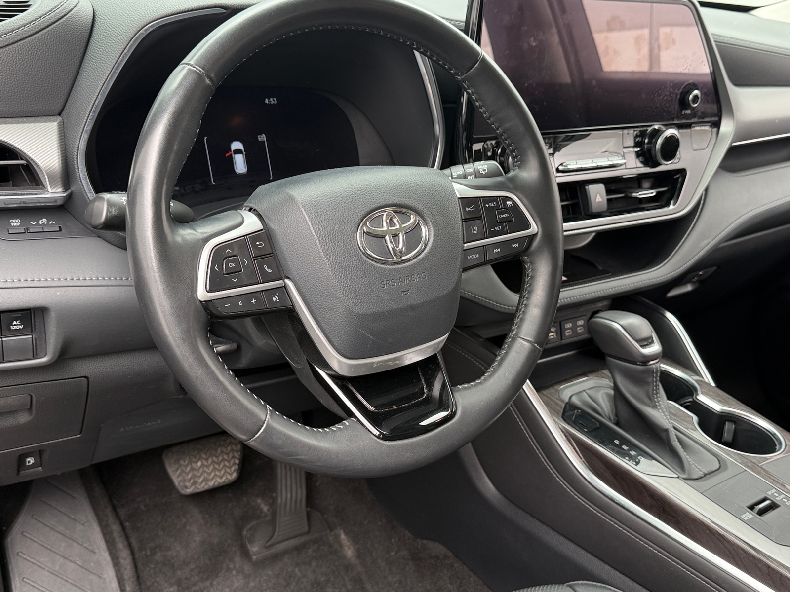 Thumbnail: 2023 Toyota Highlander - 4