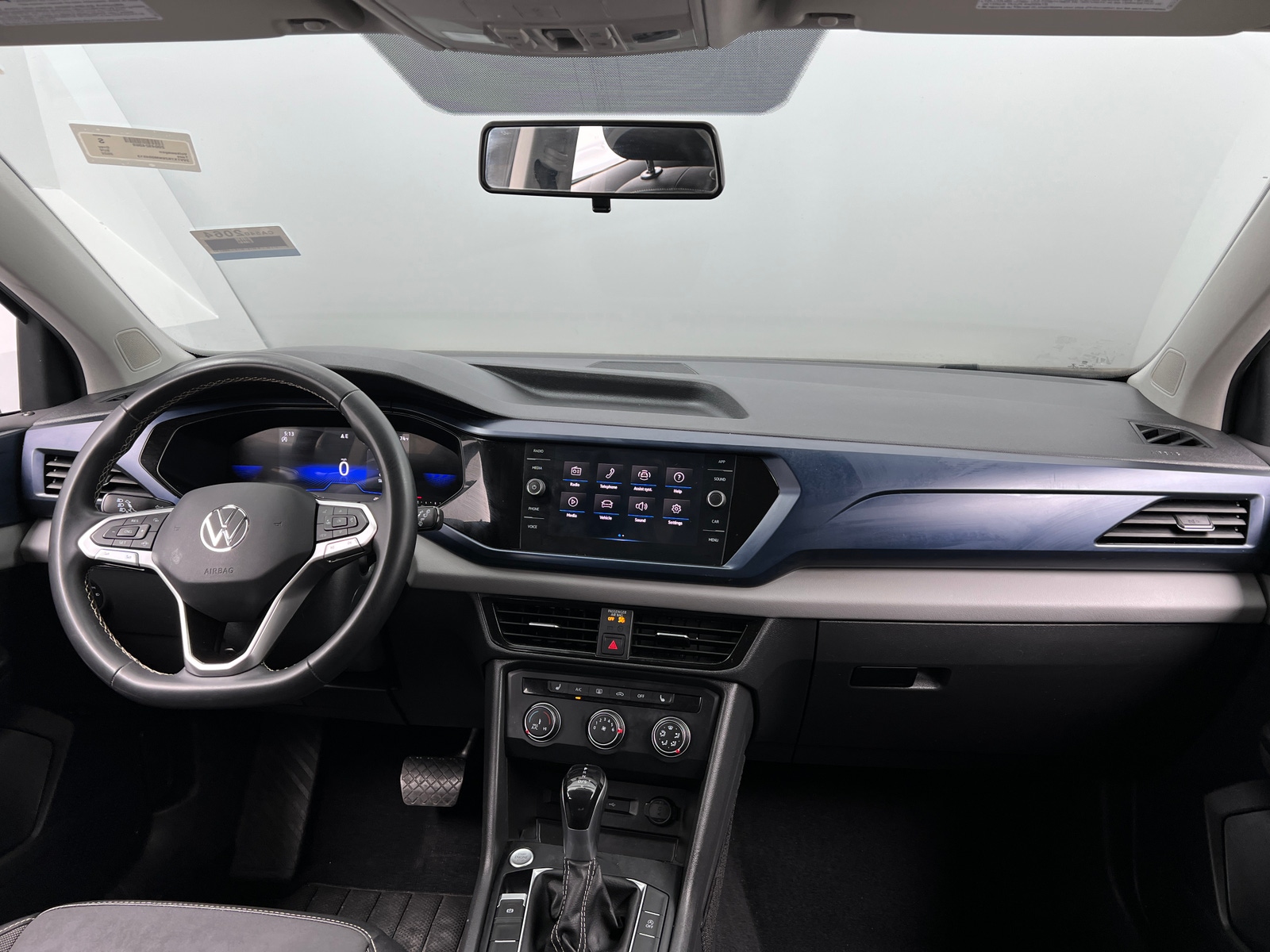 Thumbnail: 2022 Volkswagen Taos - 3