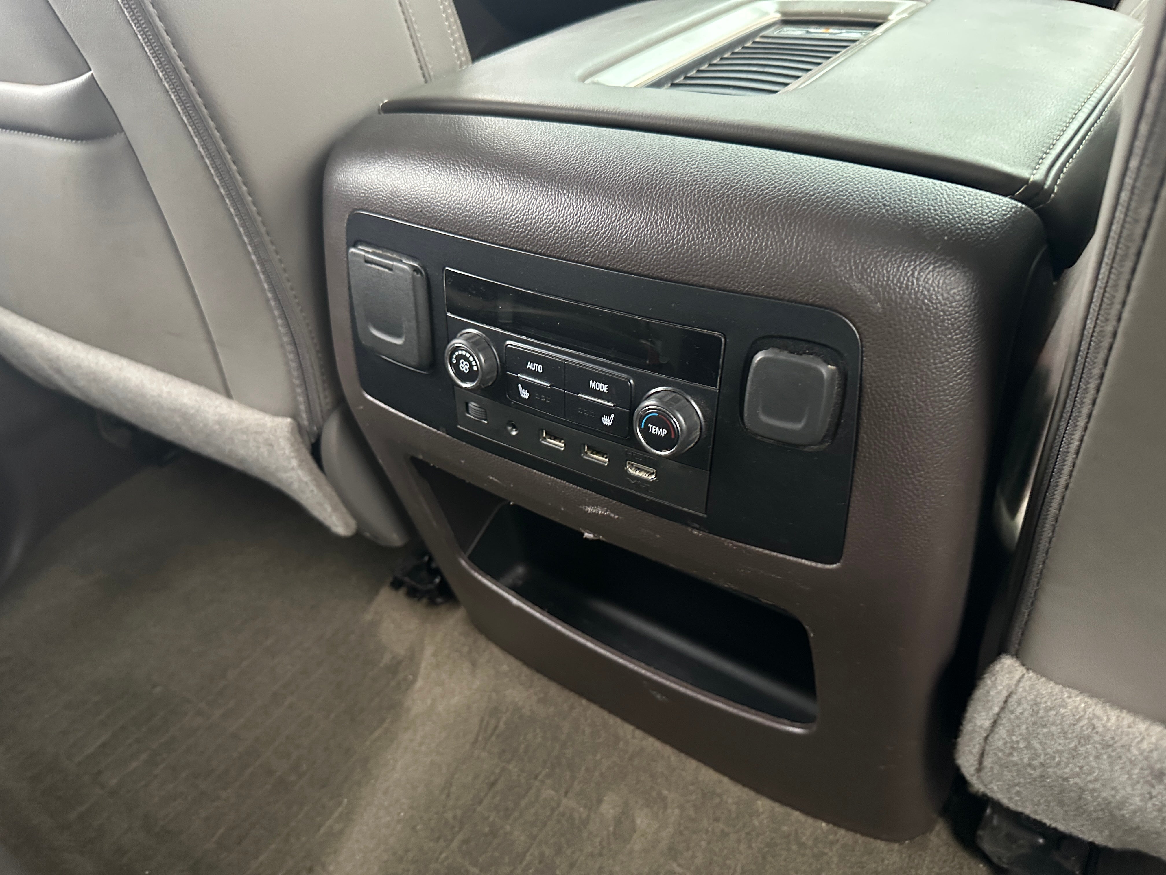 2018 GMC Yukon Denali - Photo 8
