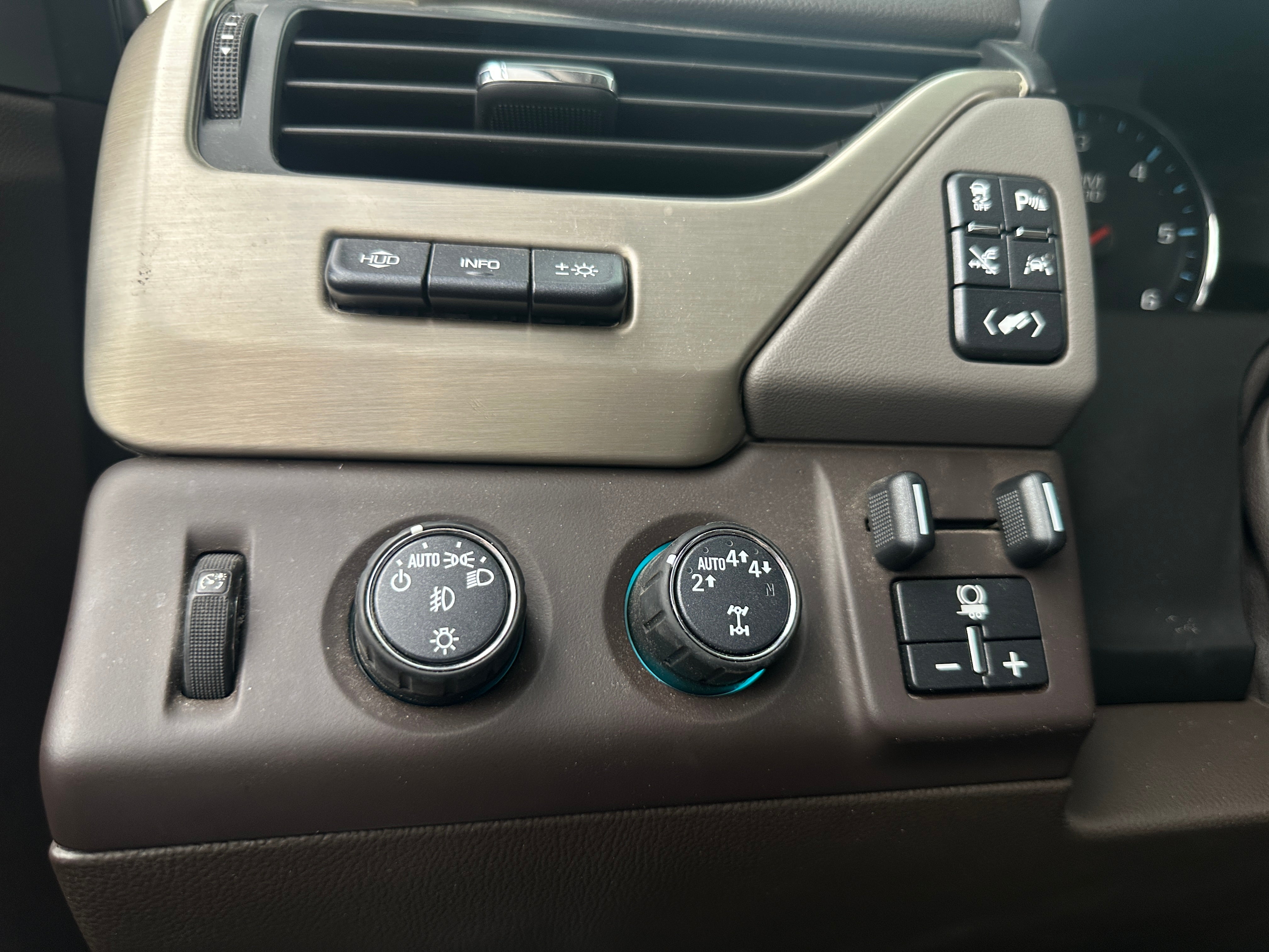 2018 GMC Yukon Denali - Photo 11