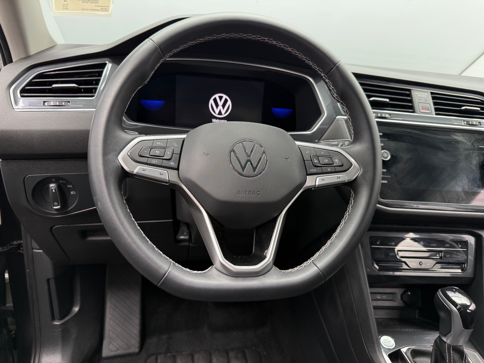 Thumbnail: 2022 Volkswagen Tiguan - 4