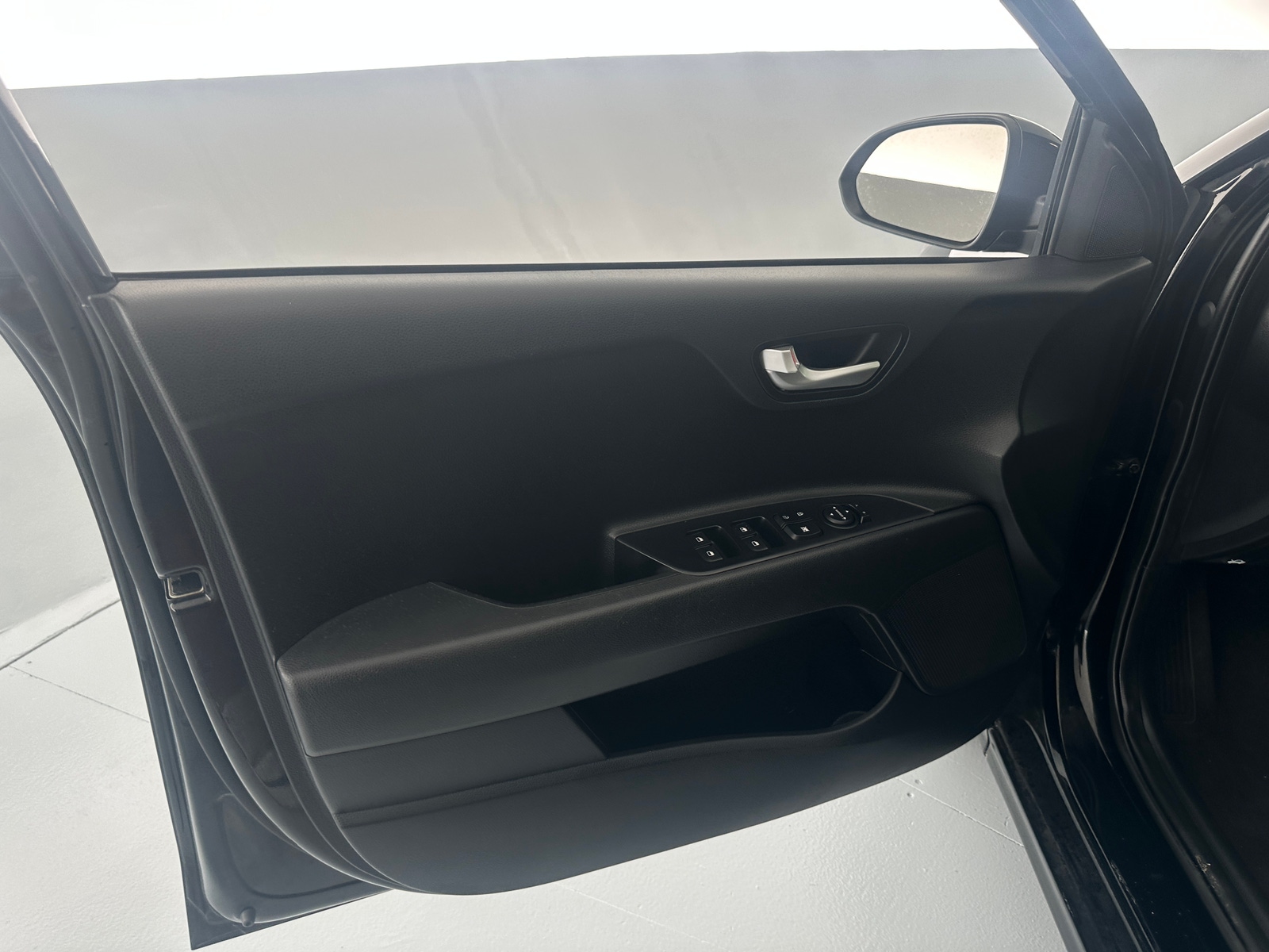 Thumbnail: 2023 Kia Rio - 2