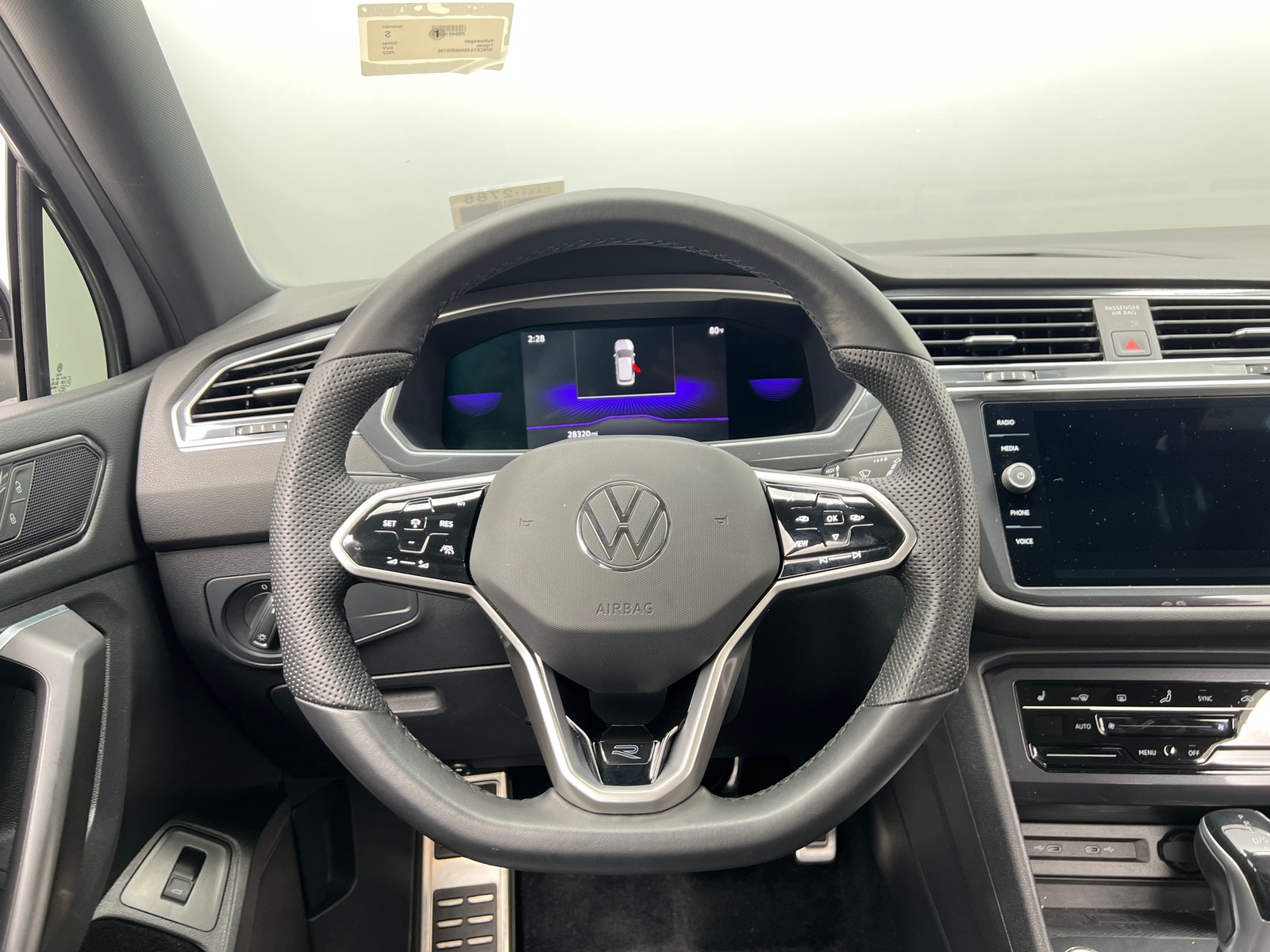 Thumbnail: 2022 Volkswagen Tiguan - 4
