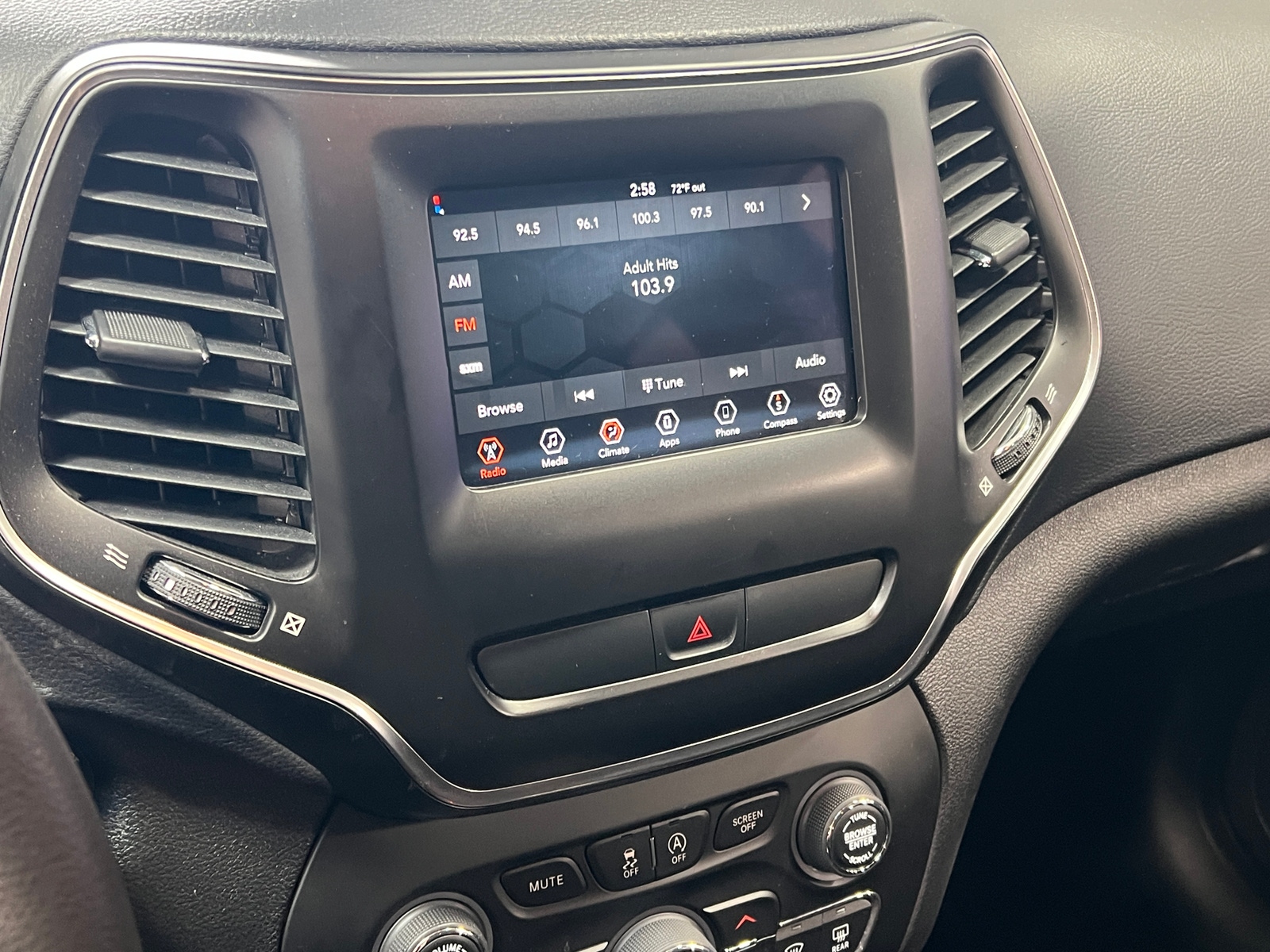 Thumbnail: 2020 Jeep Cherokee - 4