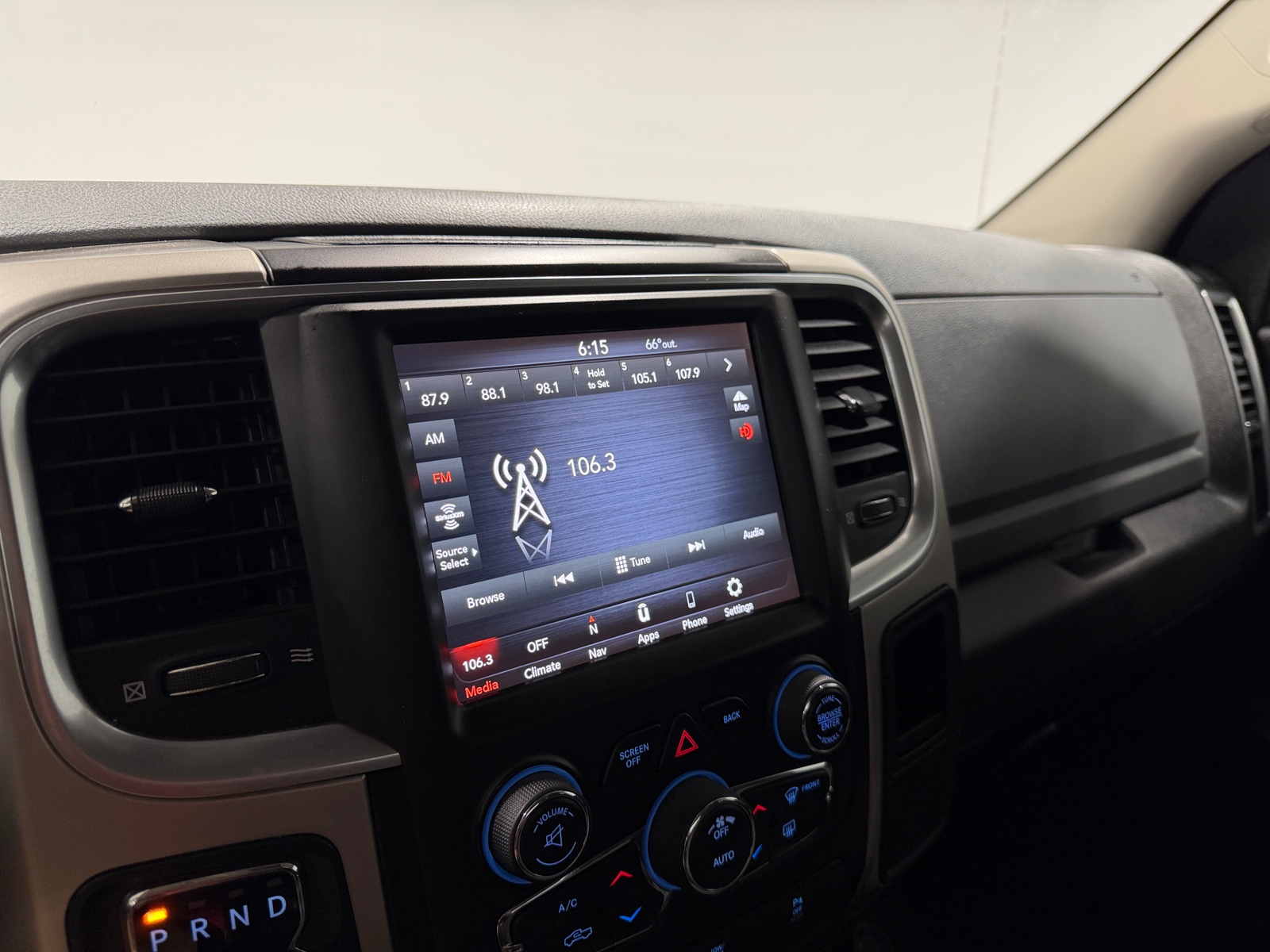 Thumbnail: 2020 RAM 1500 Classic - 4