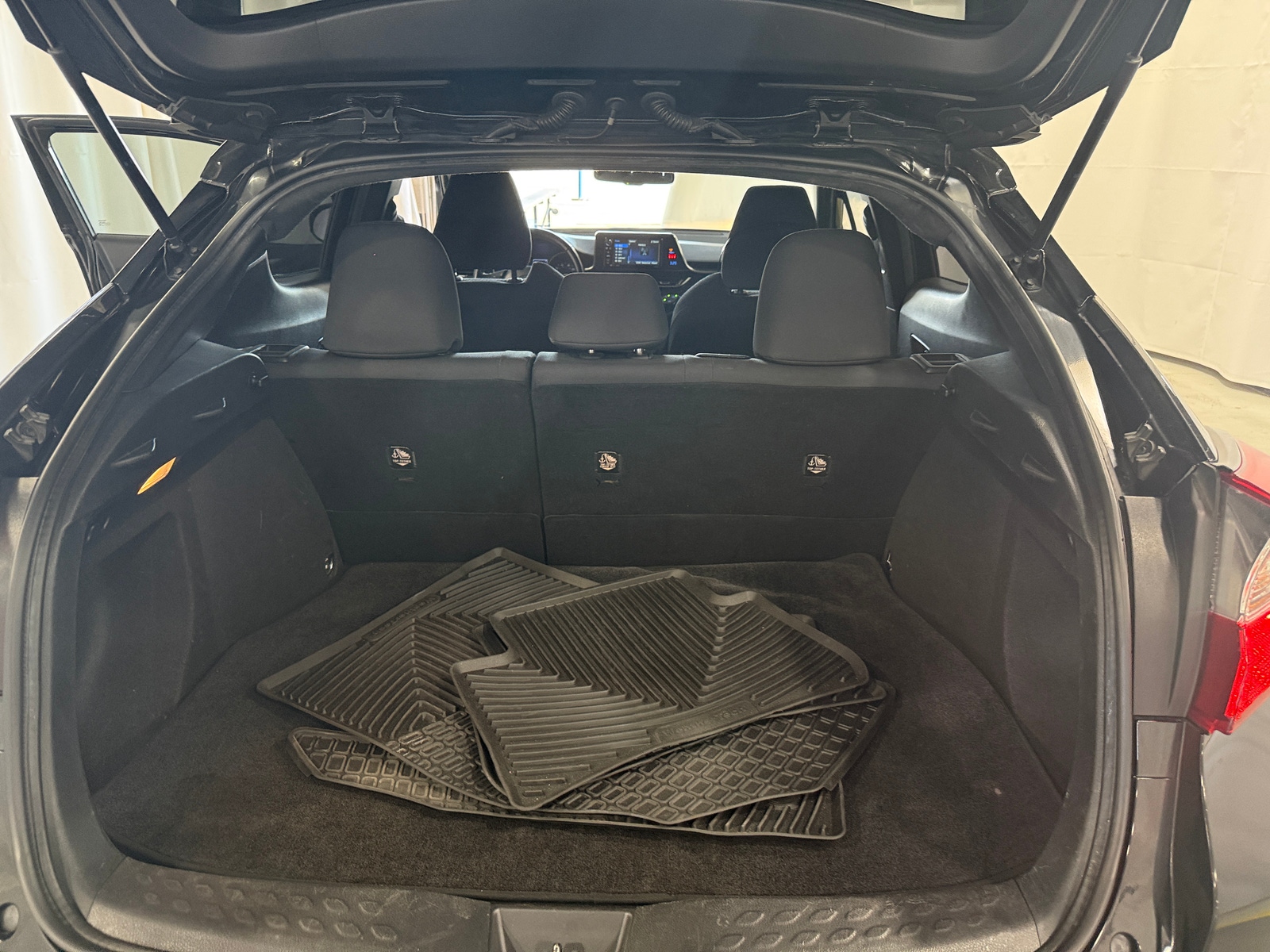 Thumbnail: 2018 Toyota C-HR - 7