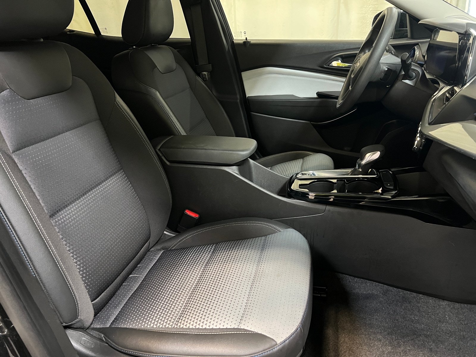 Thumbnail: 2025 Chevrolet Trax - 2