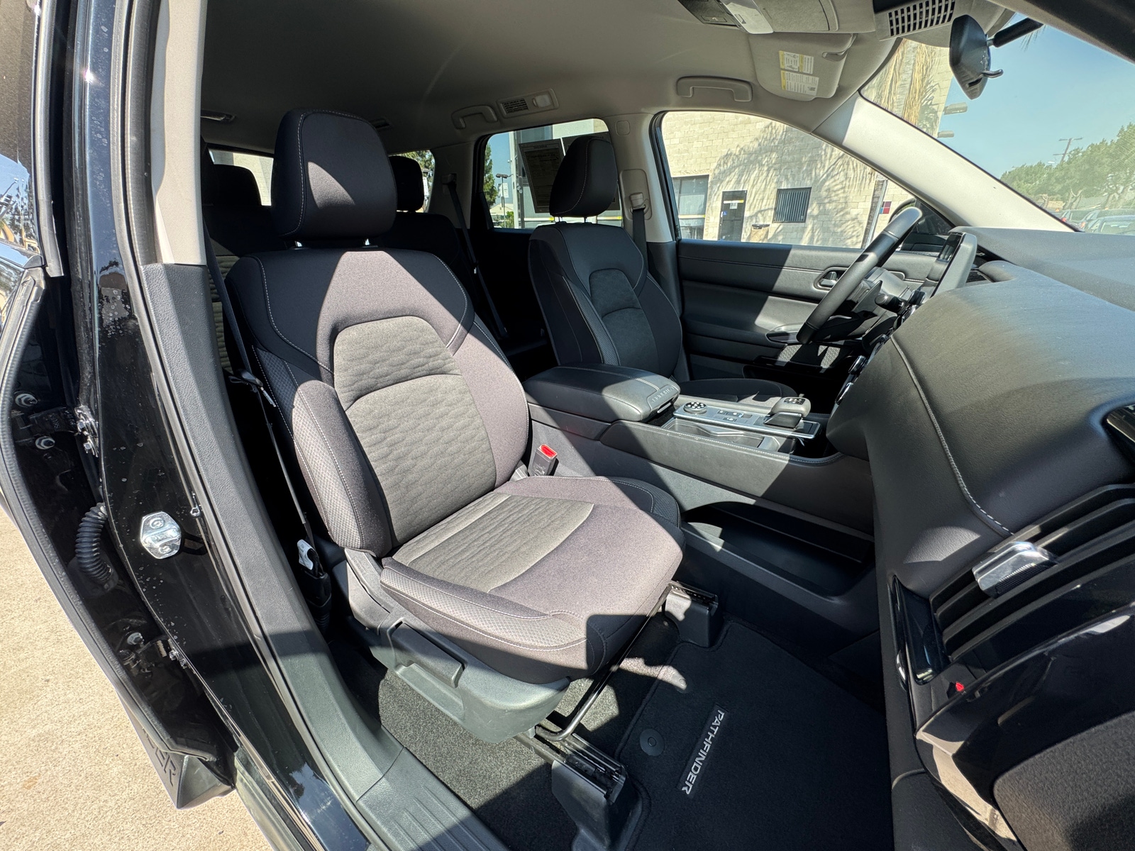 Thumbnail: 2025 Nissan Pathfinder - 2