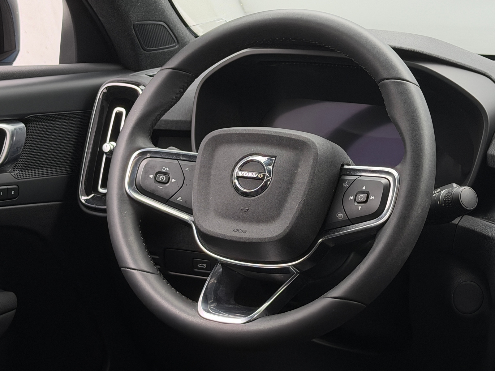 Thumbnail: 2023 Volvo C40 - 4