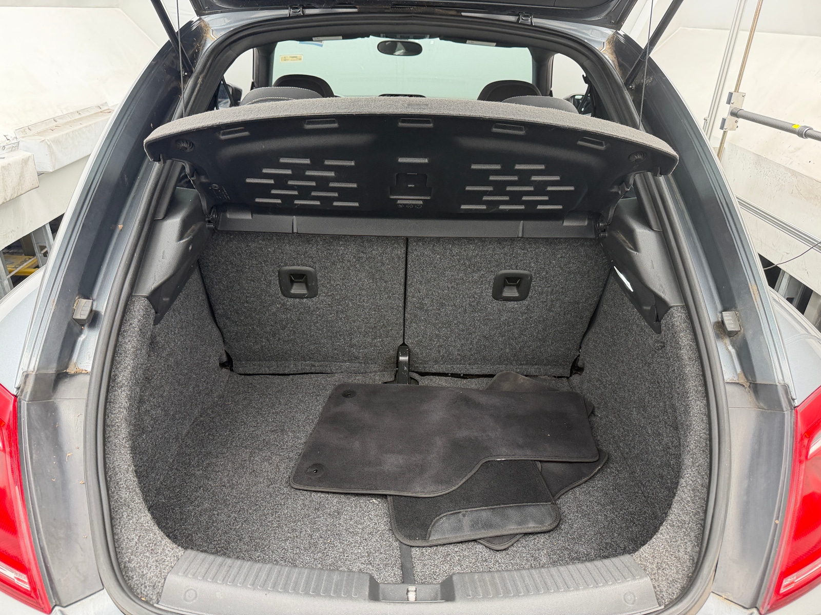 Thumbnail: 2012 Volkswagen Beetle - 7