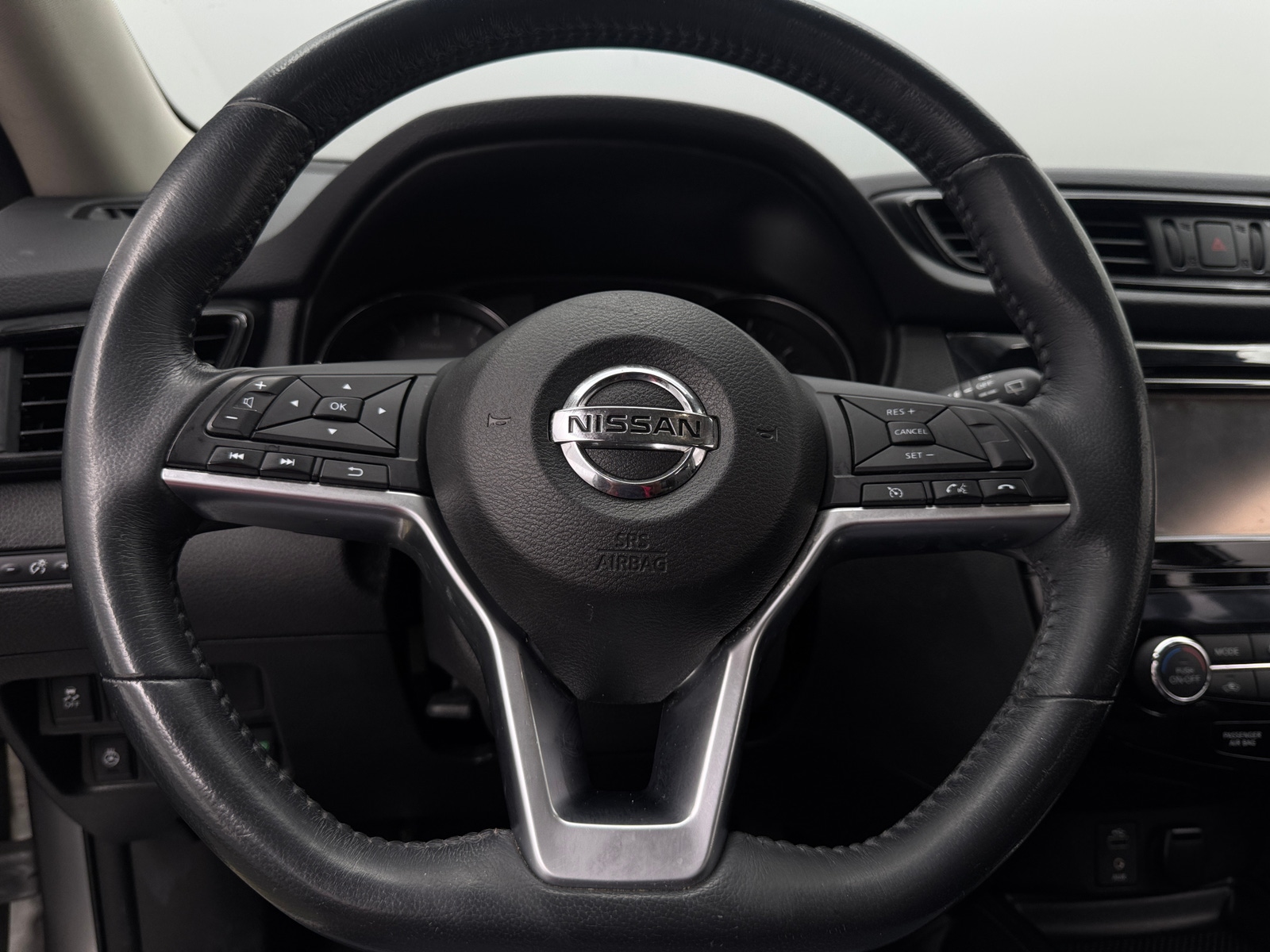 Thumbnail: 2017 Nissan Rogue - 4