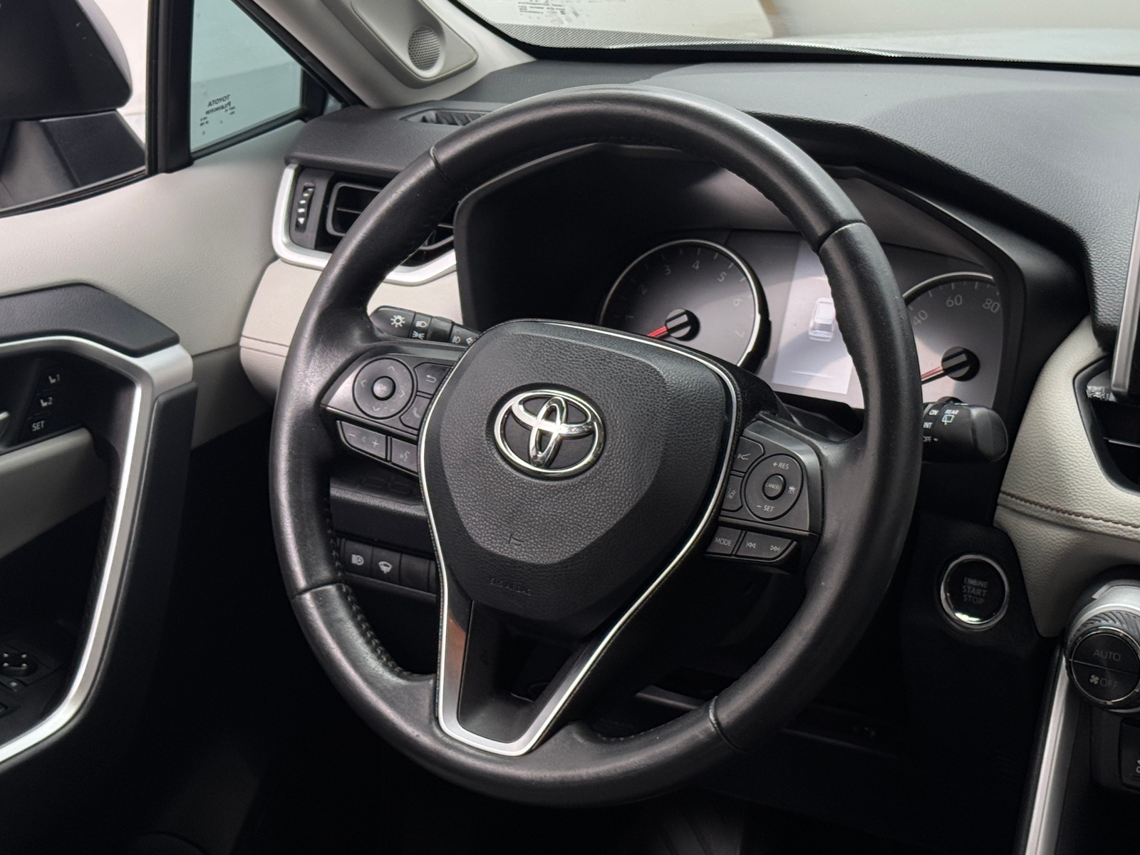 Thumbnail: 2019 Toyota RAV4 - 4