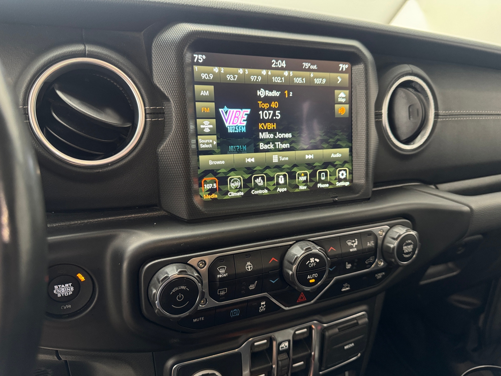 Thumbnail: 2022 Jeep Wrangler - 3
