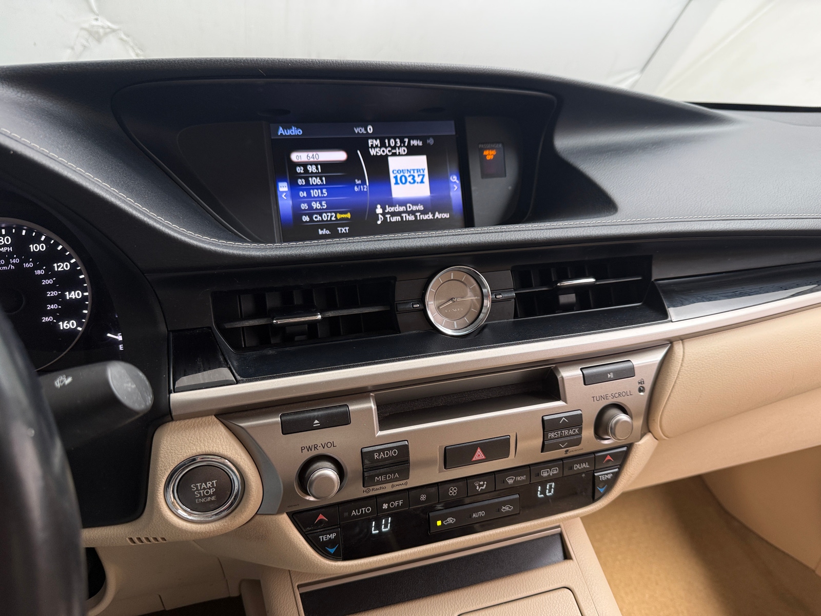 Thumbnail: 2015 Lexus ES - 3