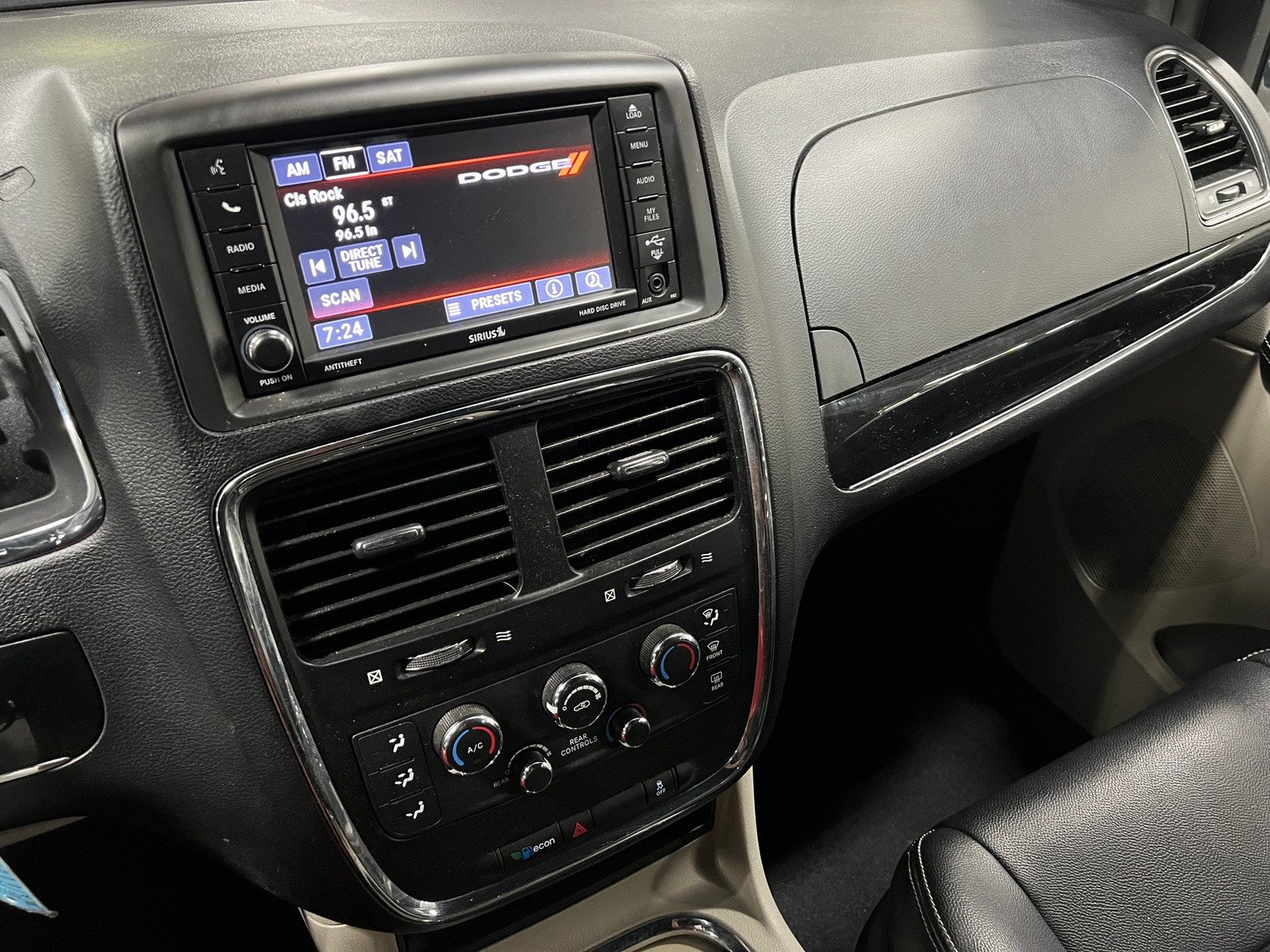 Thumbnail: 2019 Dodge Grand Caravan - 3