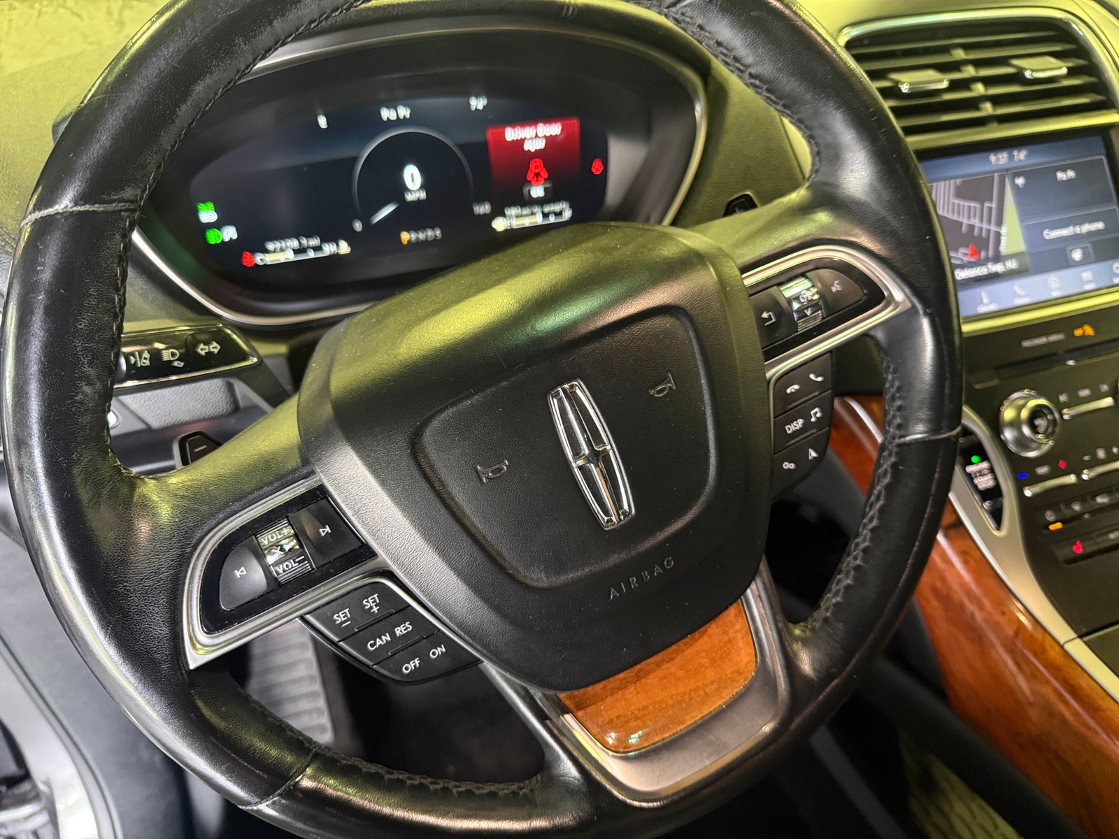 Thumbnail: 2019 Lincoln Nautilus - 4