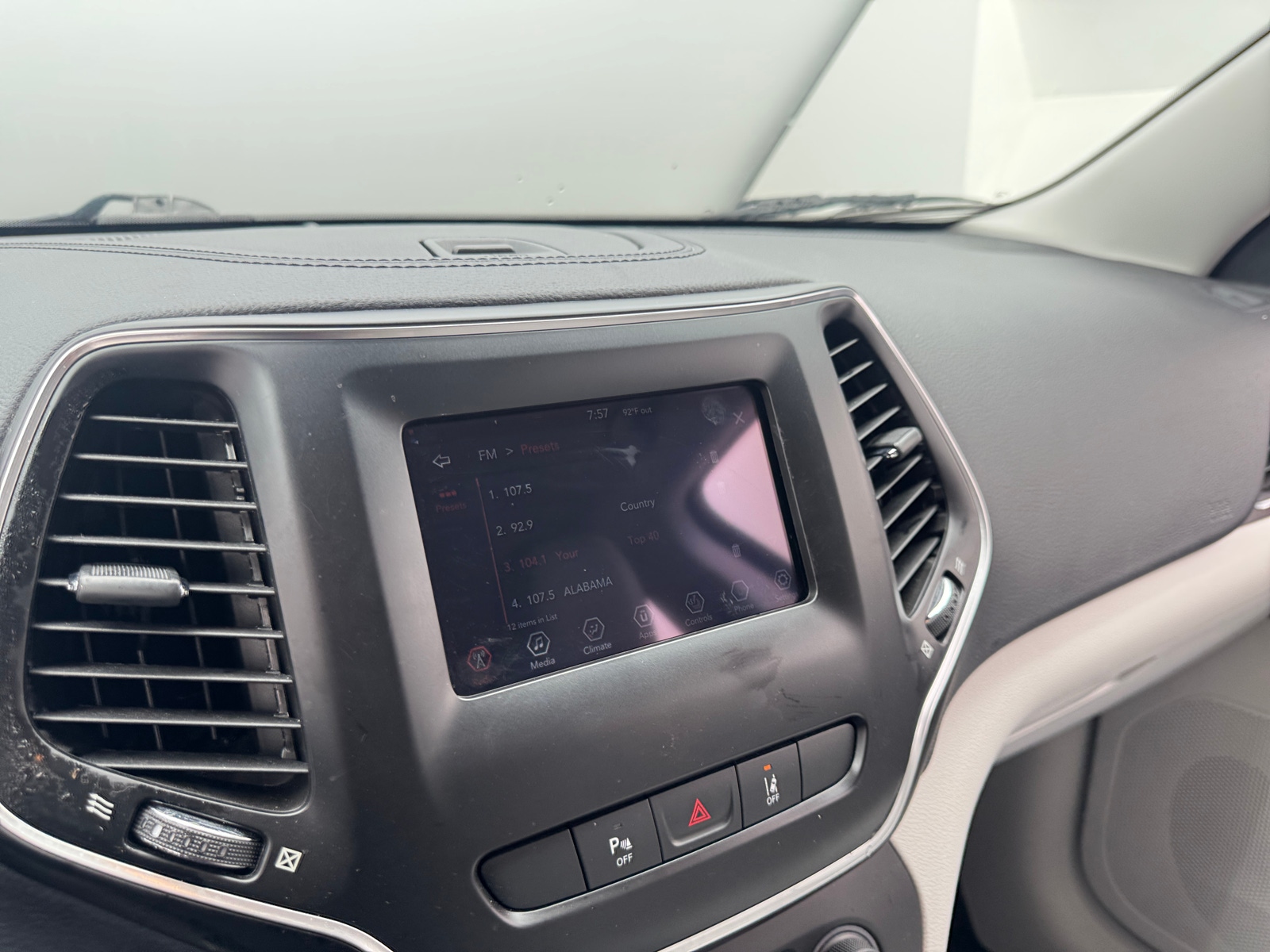 Thumbnail: 2021 Jeep Cherokee - 3