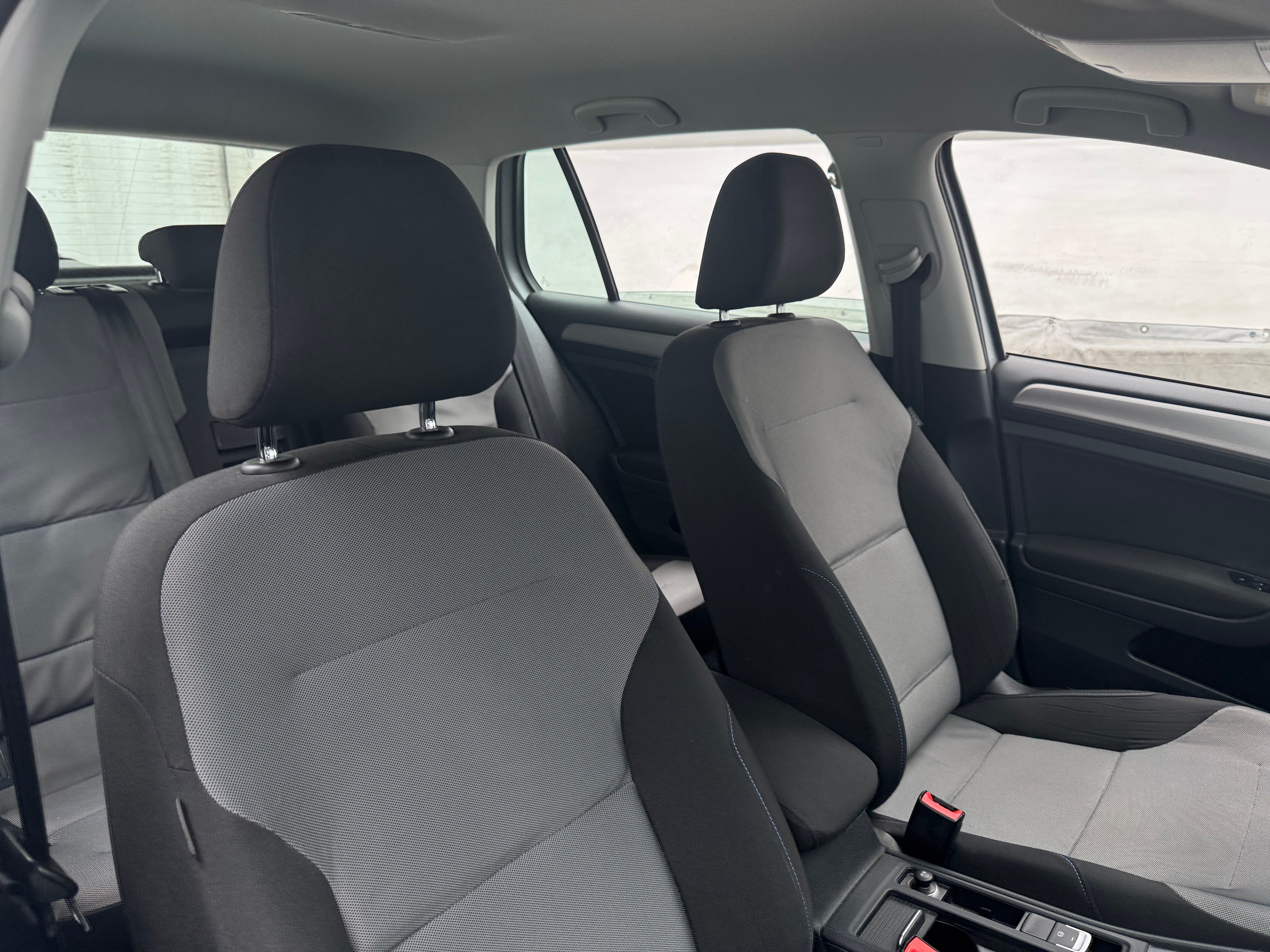 Used 2015 Volkswagen e-Golf e-Golf Limited Edition with VIN WVWKP7AUXFW909934 for sale in Auburn, WA
