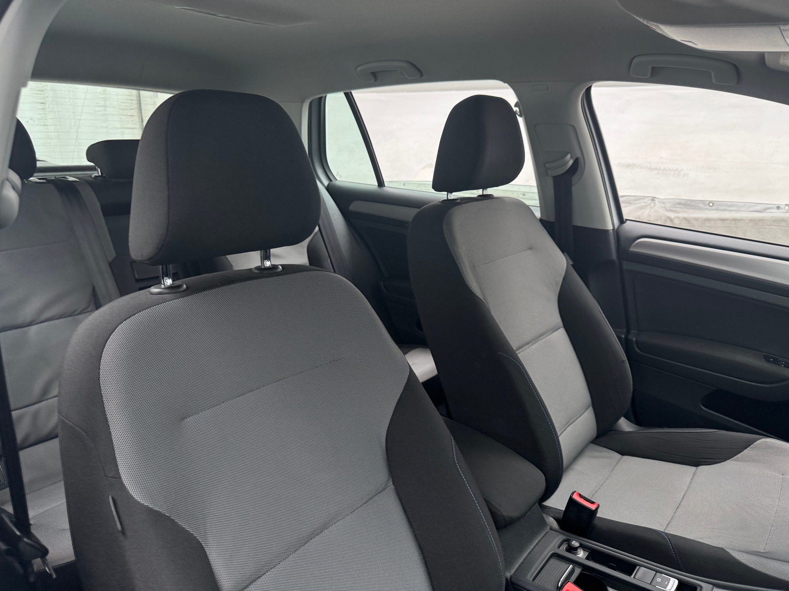 Thumbnail: 2015 Volkswagen e-Golf - 2