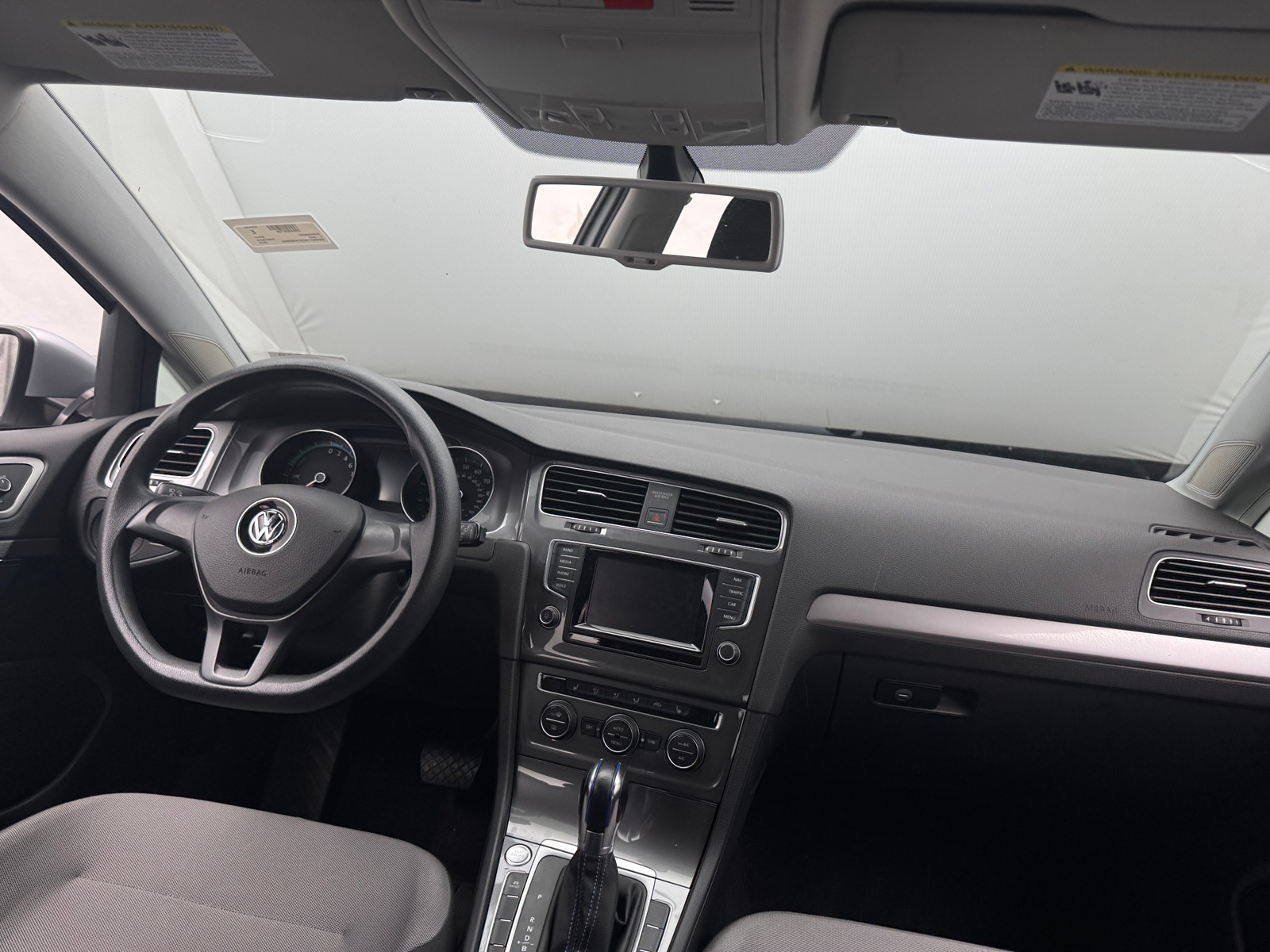 Thumbnail: 2015 Volkswagen e-Golf - 3