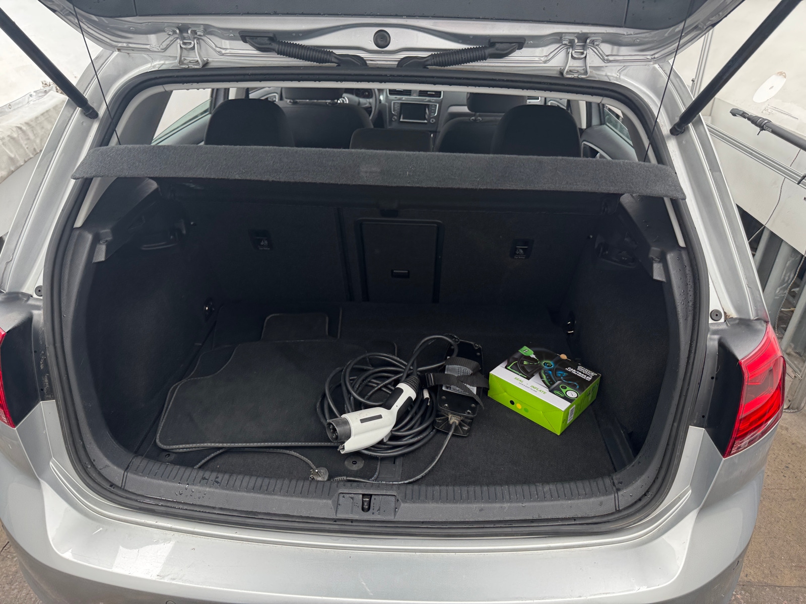 Thumbnail: 2015 Volkswagen e-Golf - 7