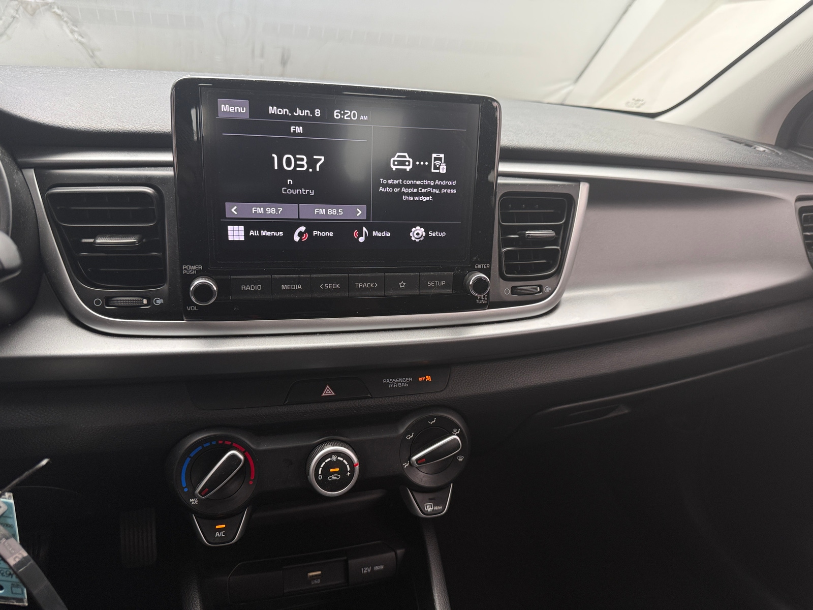 Thumbnail: 2022 Kia Rio - 4