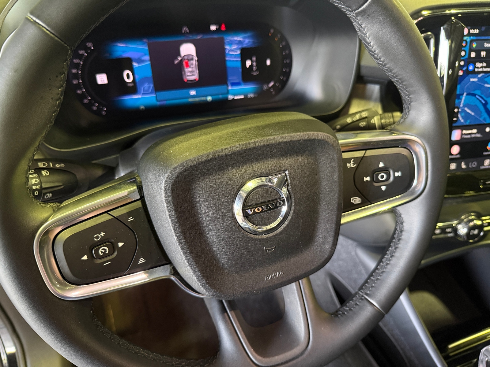 Thumbnail: 2025 Volvo XC40 - 4