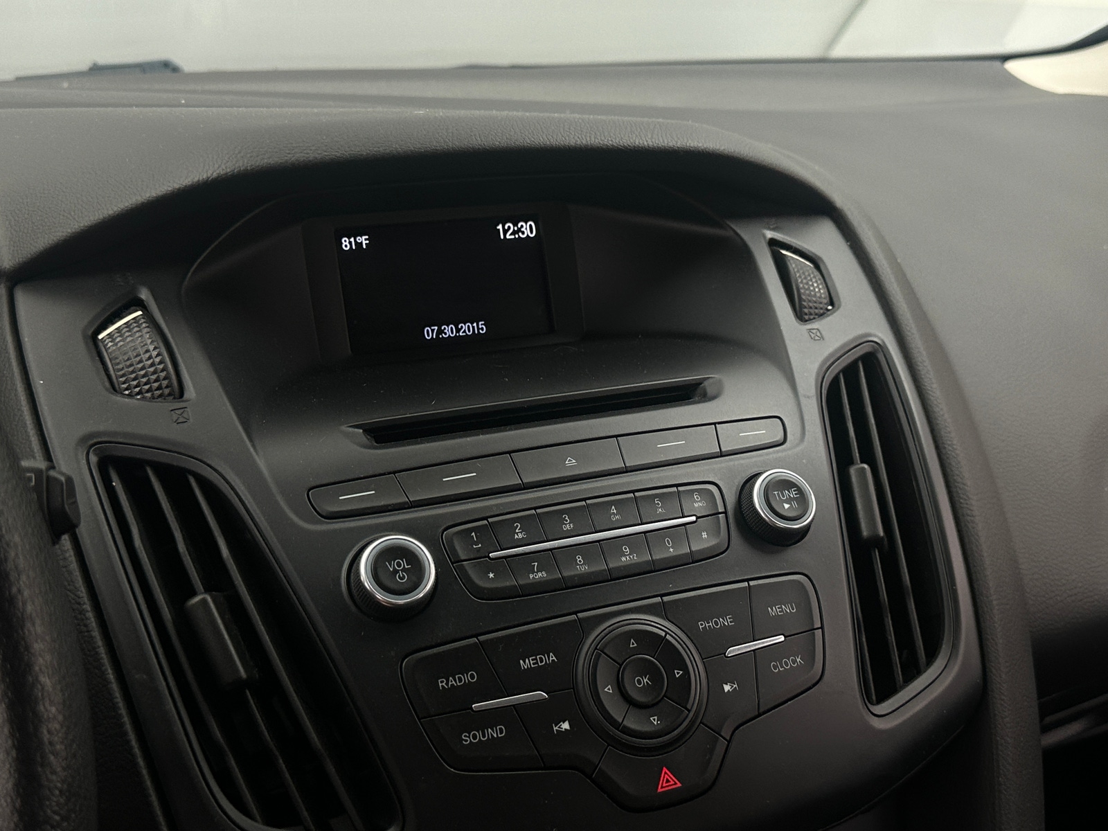 Thumbnail: 2015 Ford Focus - 4
