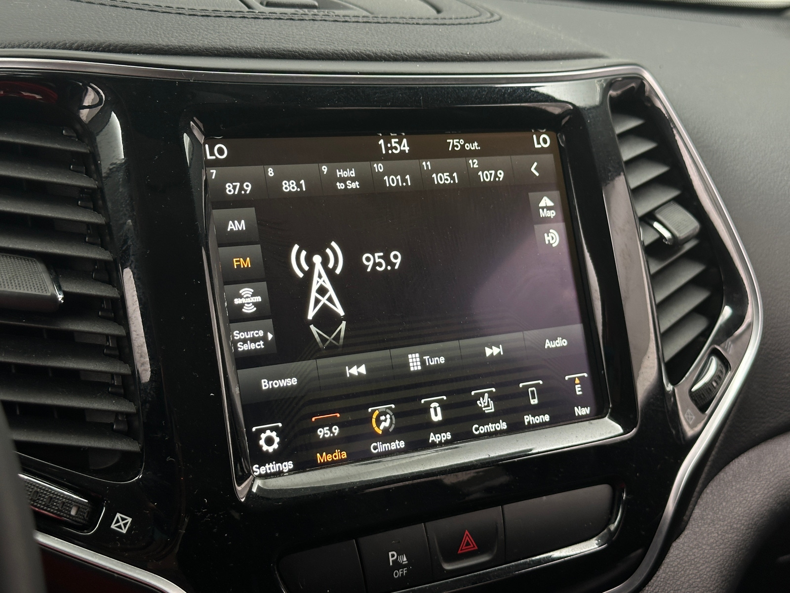 Thumbnail: 2019 Jeep Cherokee - 3