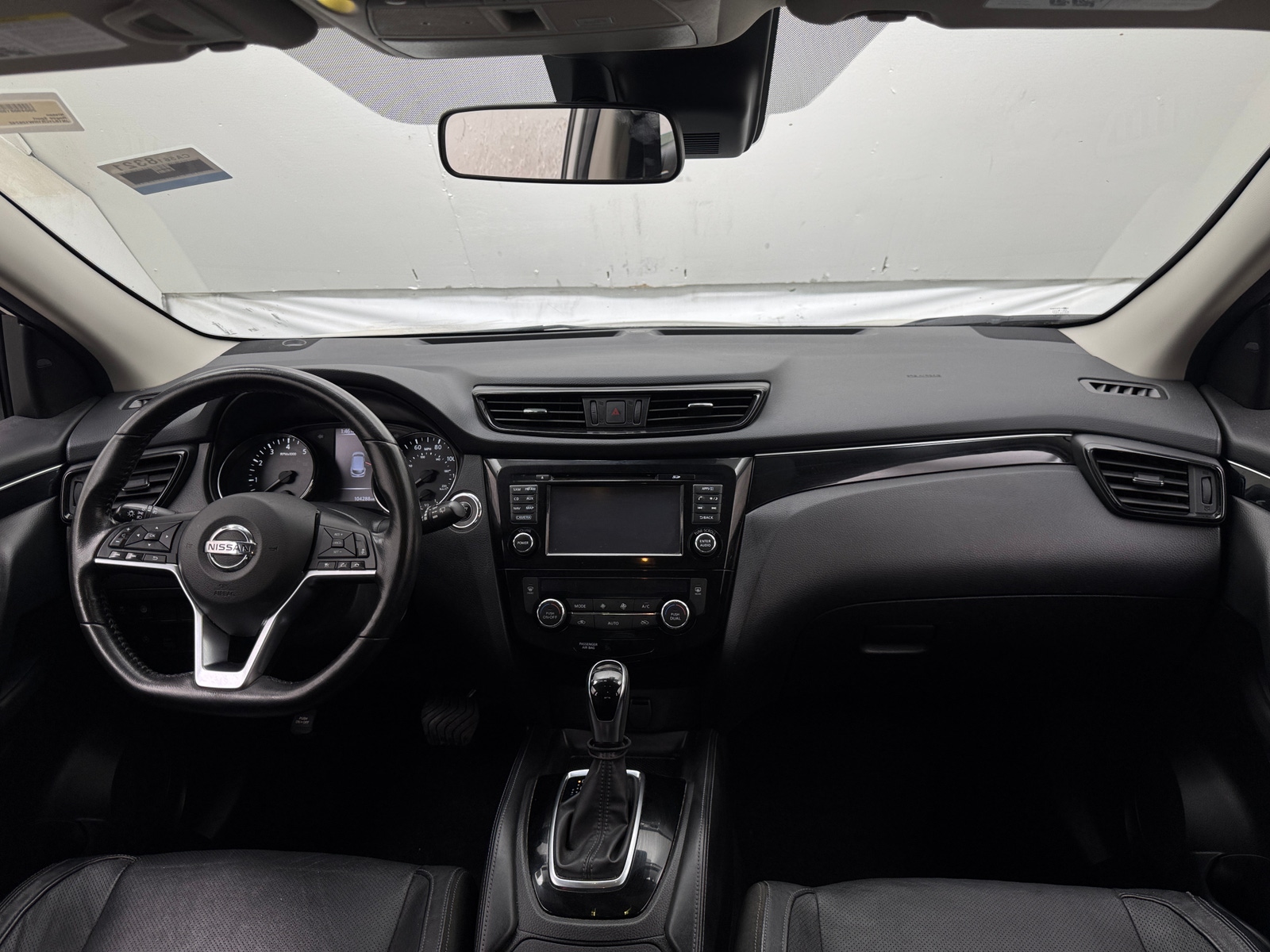 Thumbnail: 2017 Nissan Rogue Sport - 2