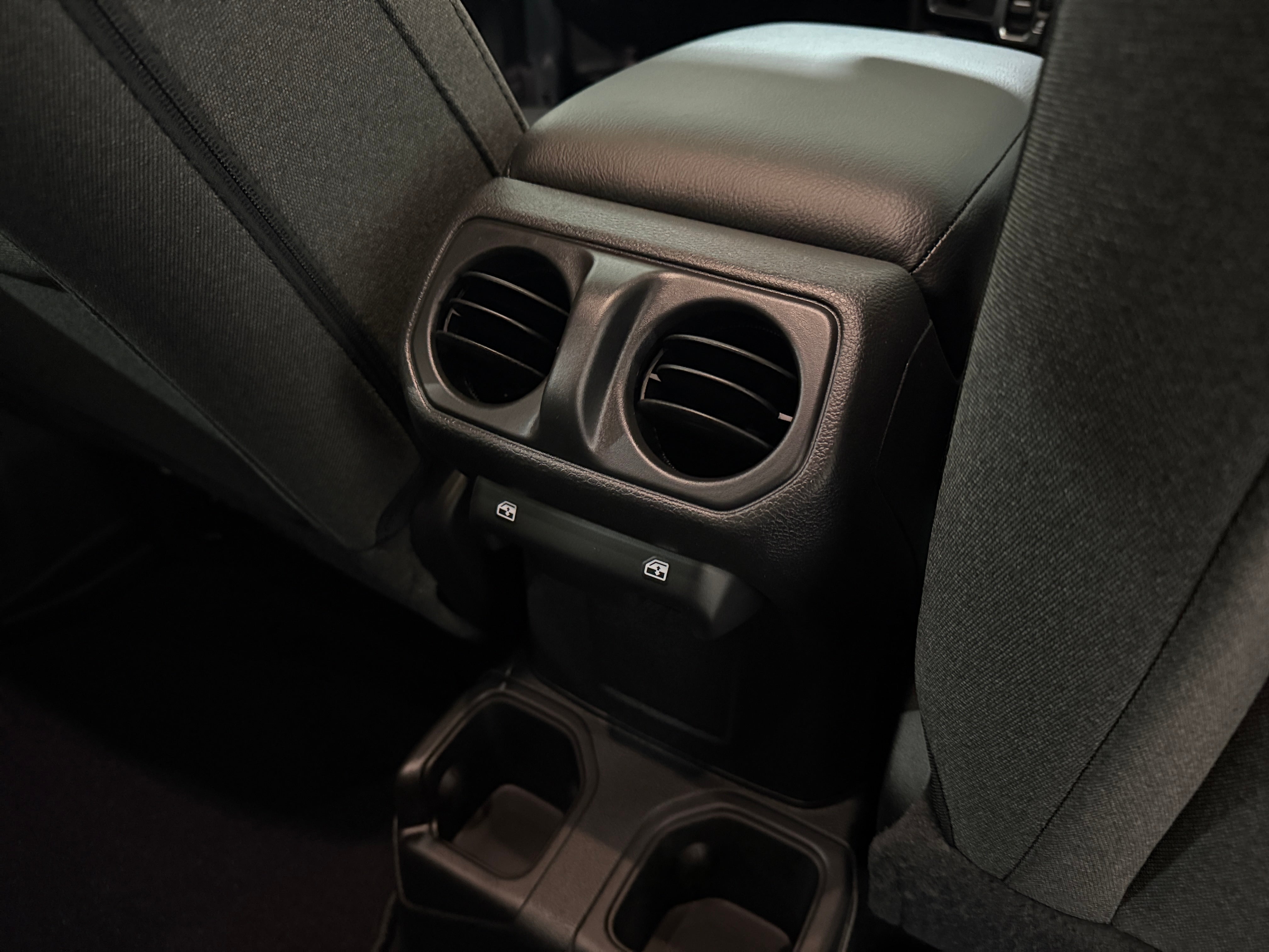 2026 Jeep Wrangler Sport's photo