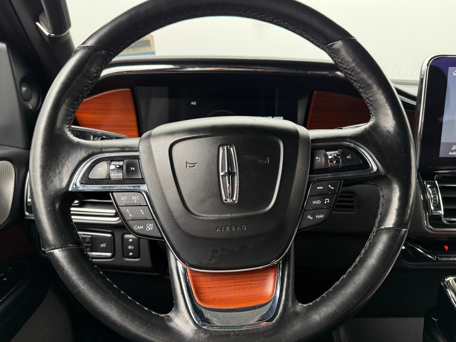 Thumbnail: 2020 Lincoln Navigator - 4