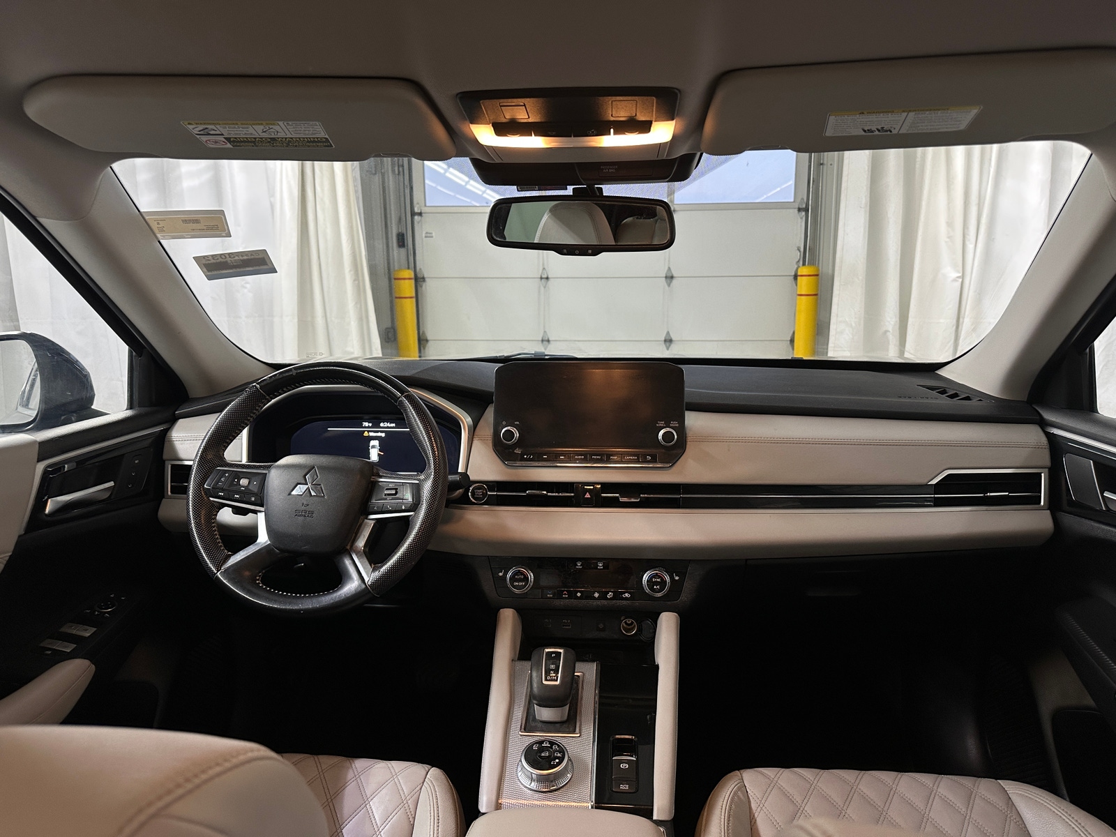 Thumbnail: 2022 Mitsubishi Outlander - 2