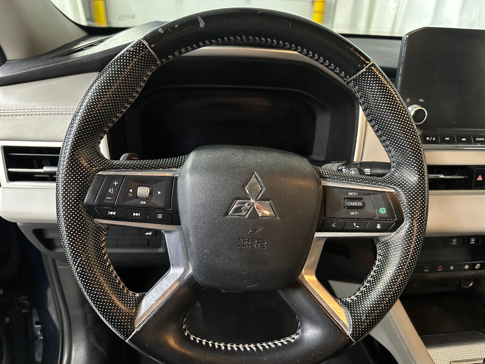 Thumbnail: 2022 Mitsubishi Outlander - 4