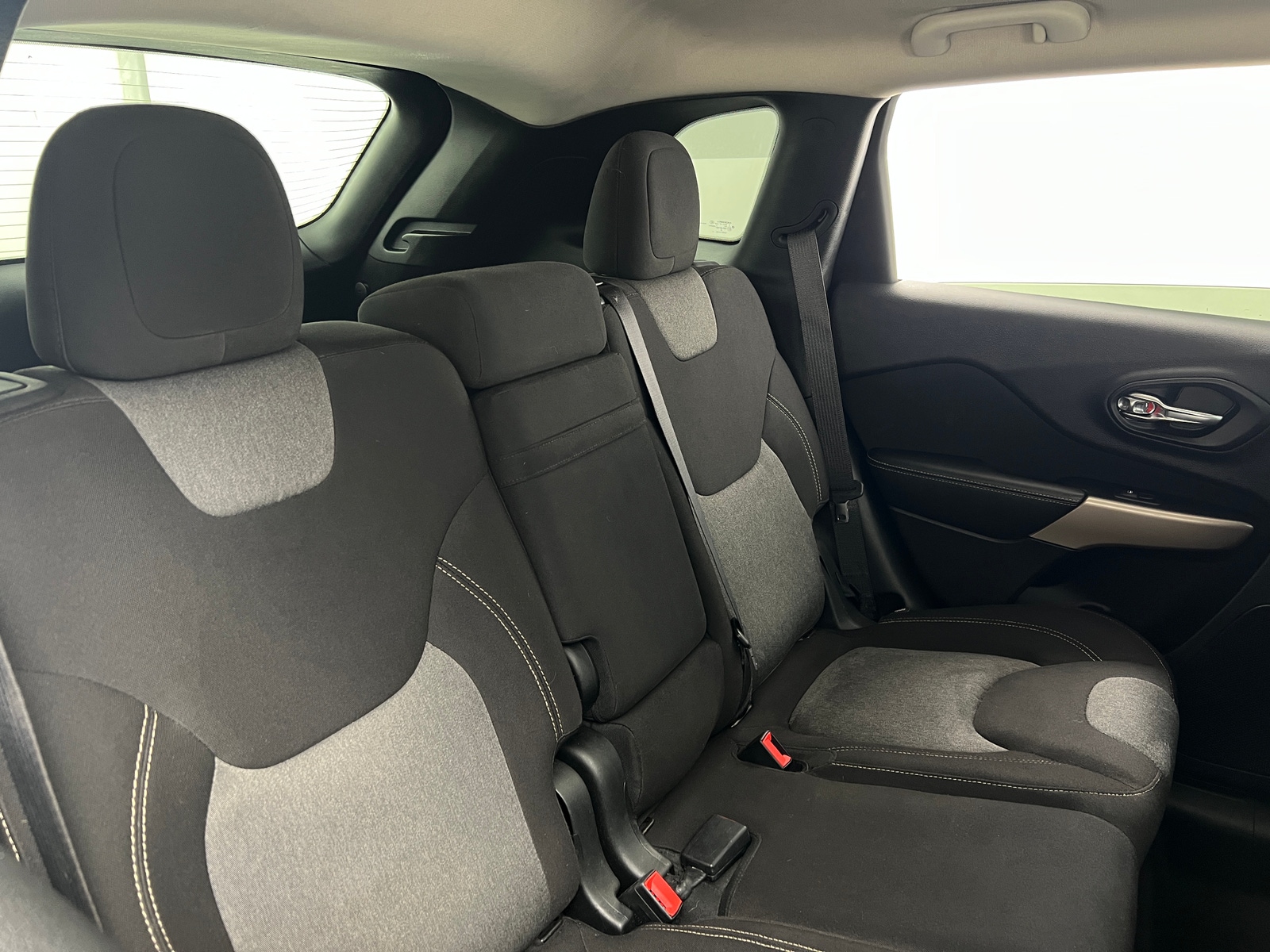 Thumbnail: 2018 Jeep Cherokee - 6