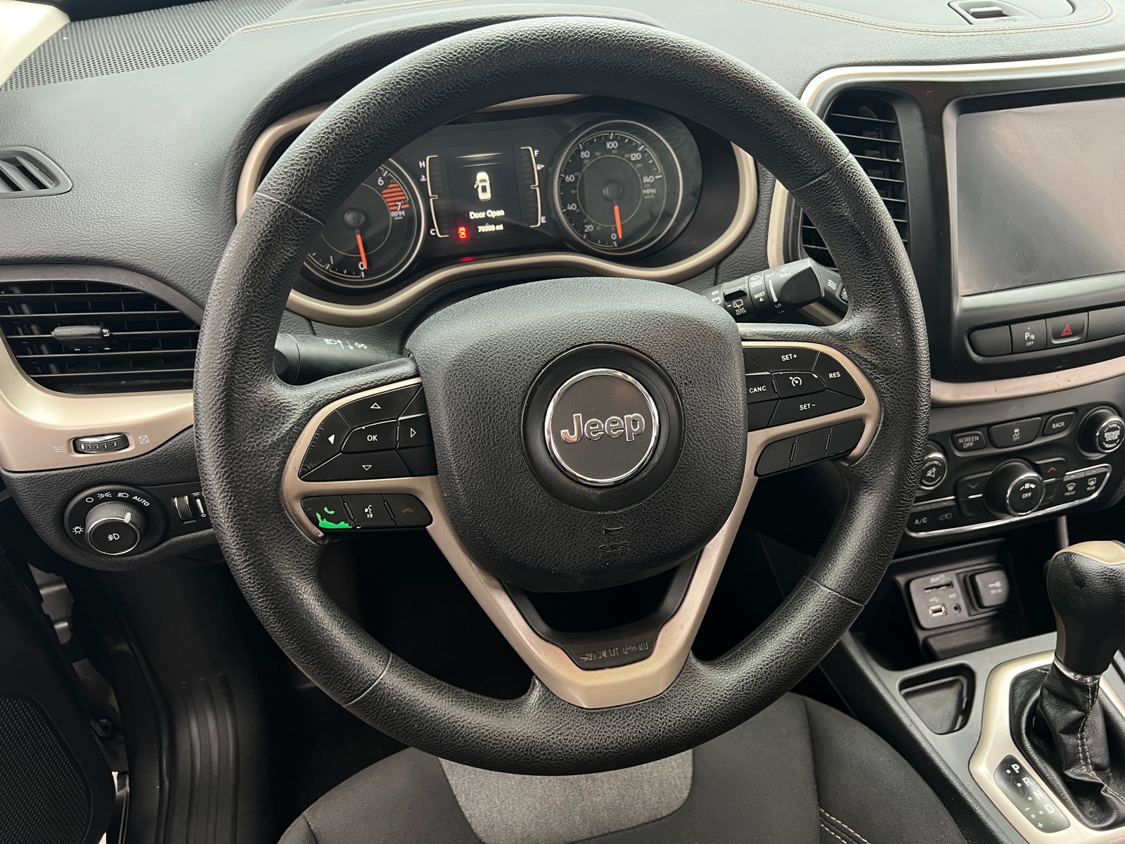 Thumbnail: 2018 Jeep Cherokee - 5