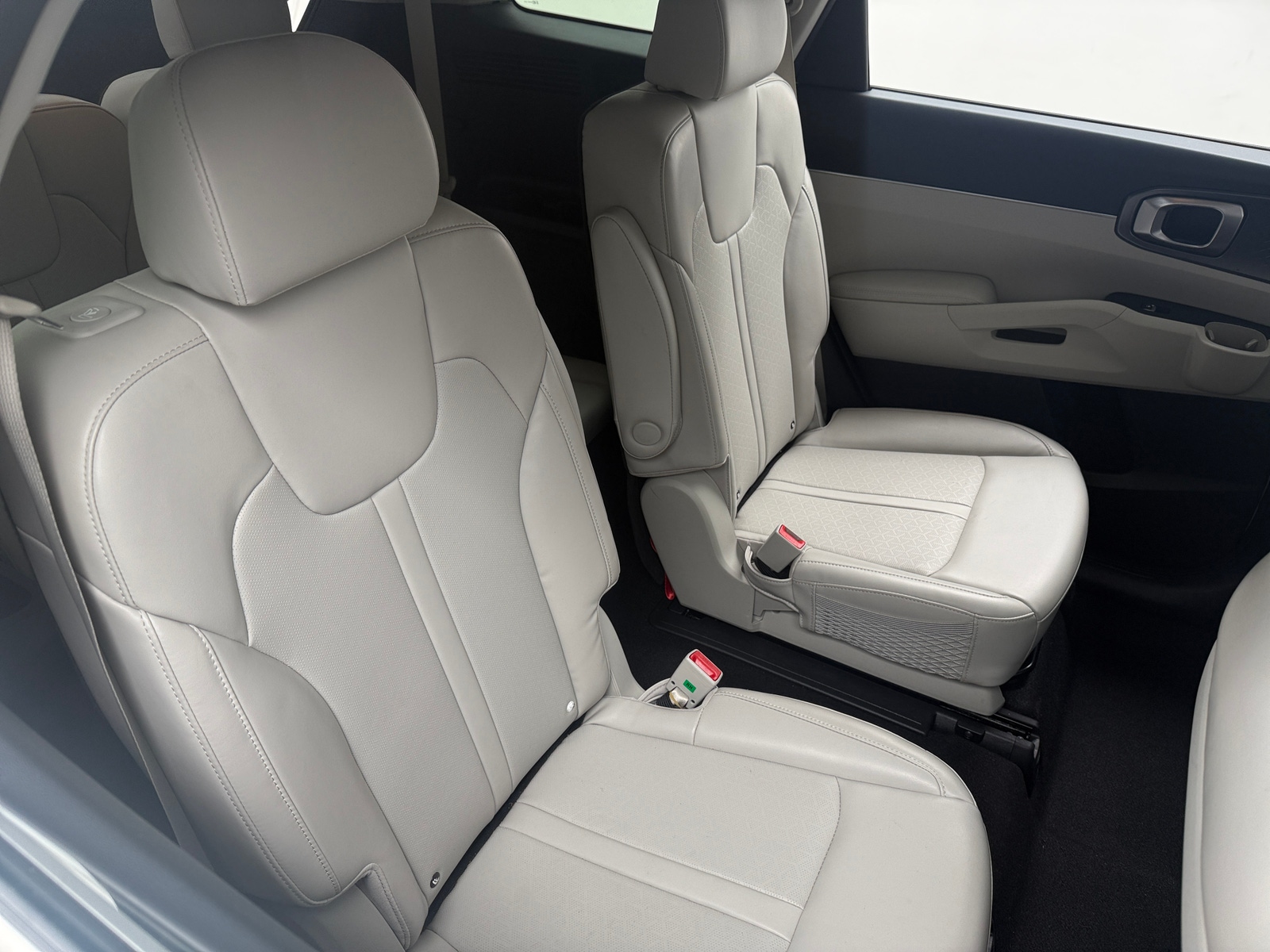 Thumbnail: 2023 Kia Sorento - 5