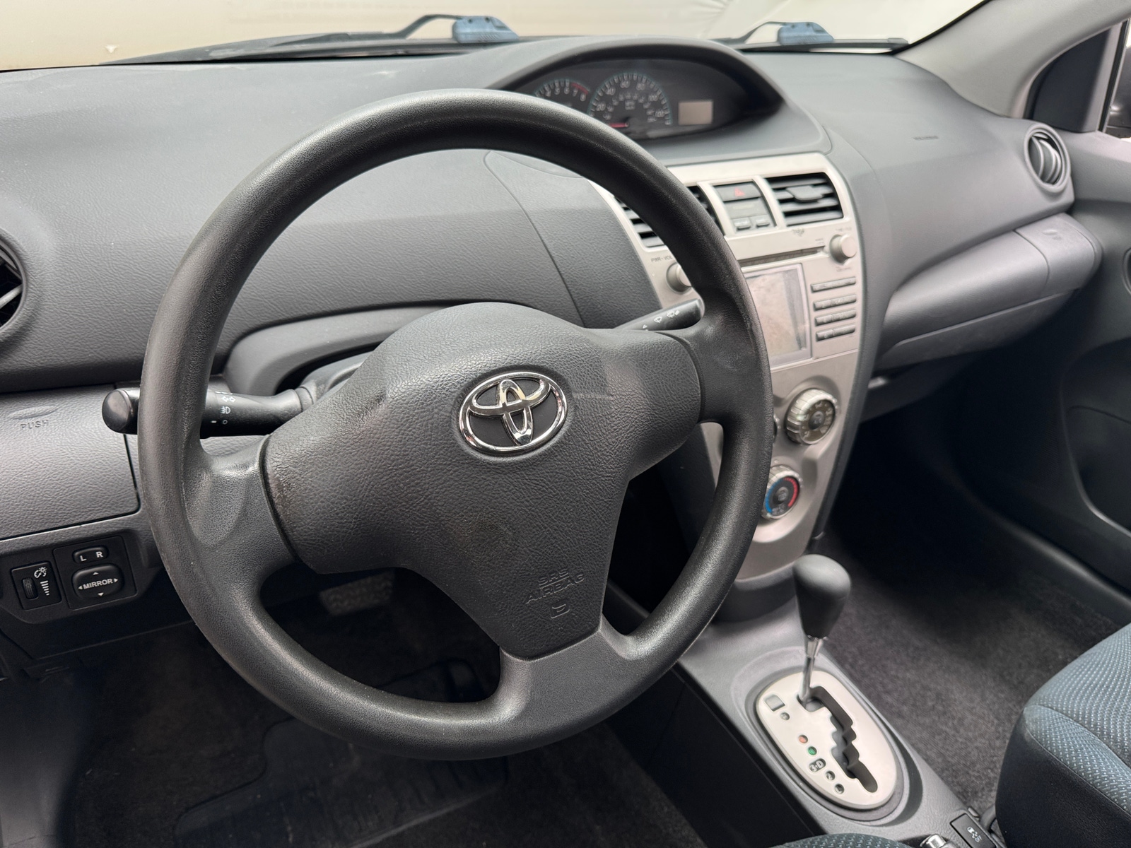 Thumbnail: 2010 Toyota Yaris - 5