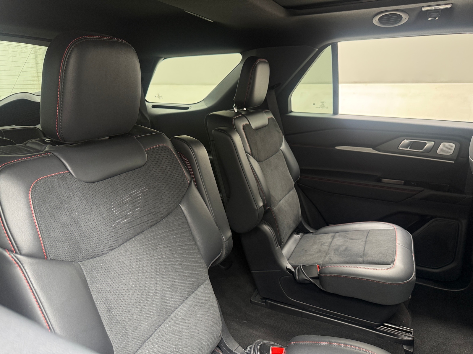 Thumbnail: 2025 Ford Explorer - 5
