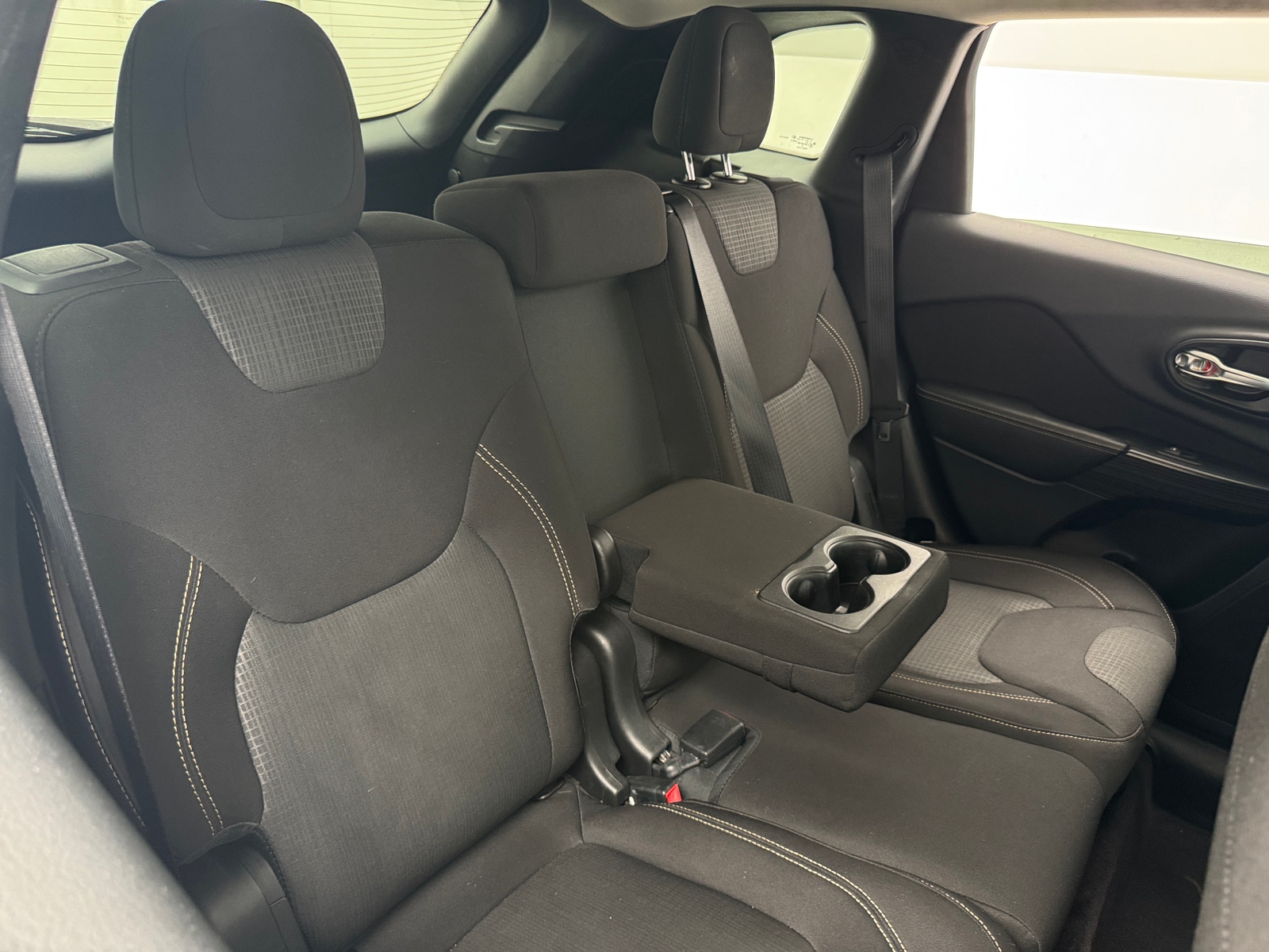 Thumbnail: 2016 Jeep Cherokee - 6