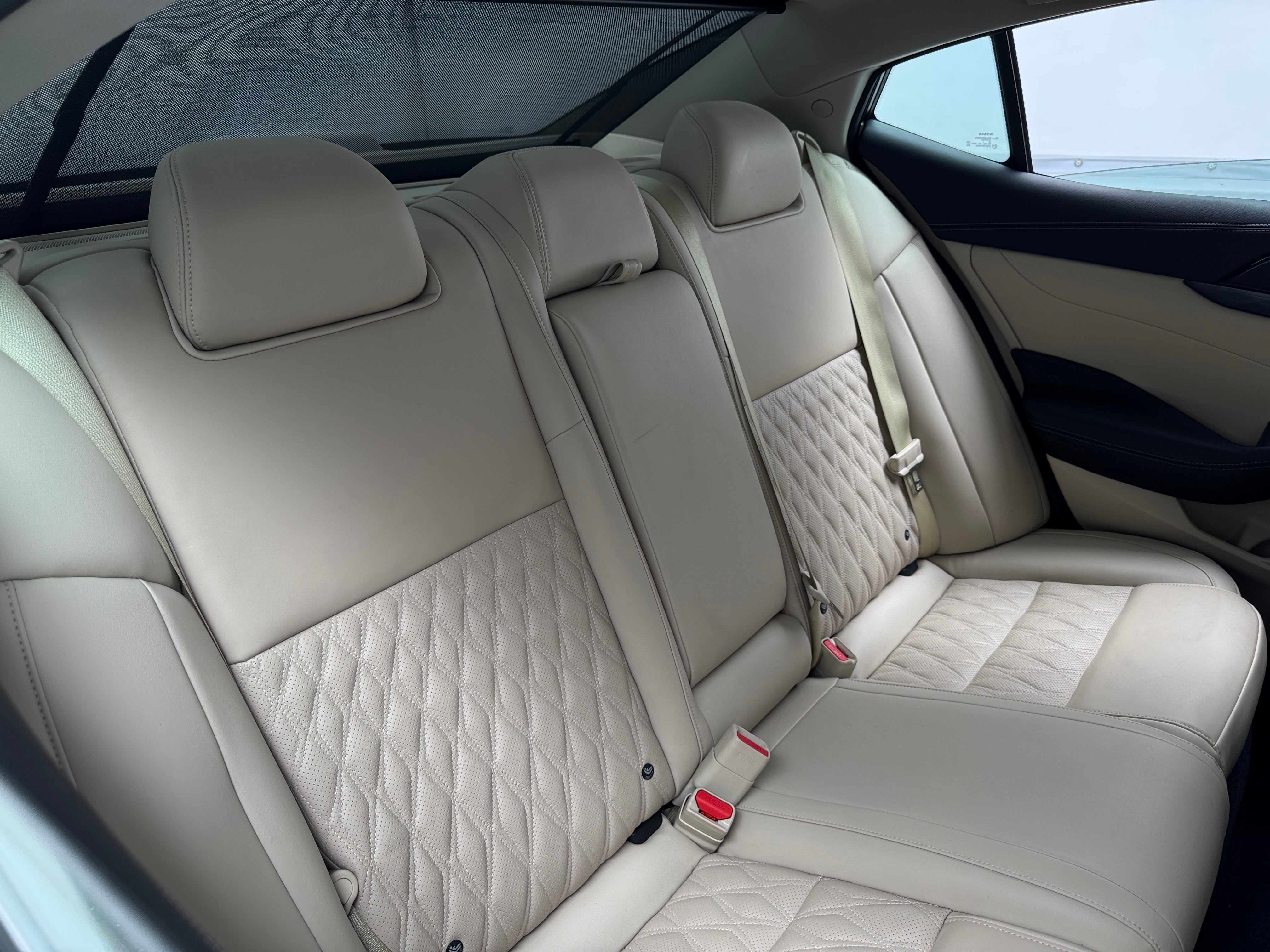 2023 Nissan Maxima Platinum - Photo 2