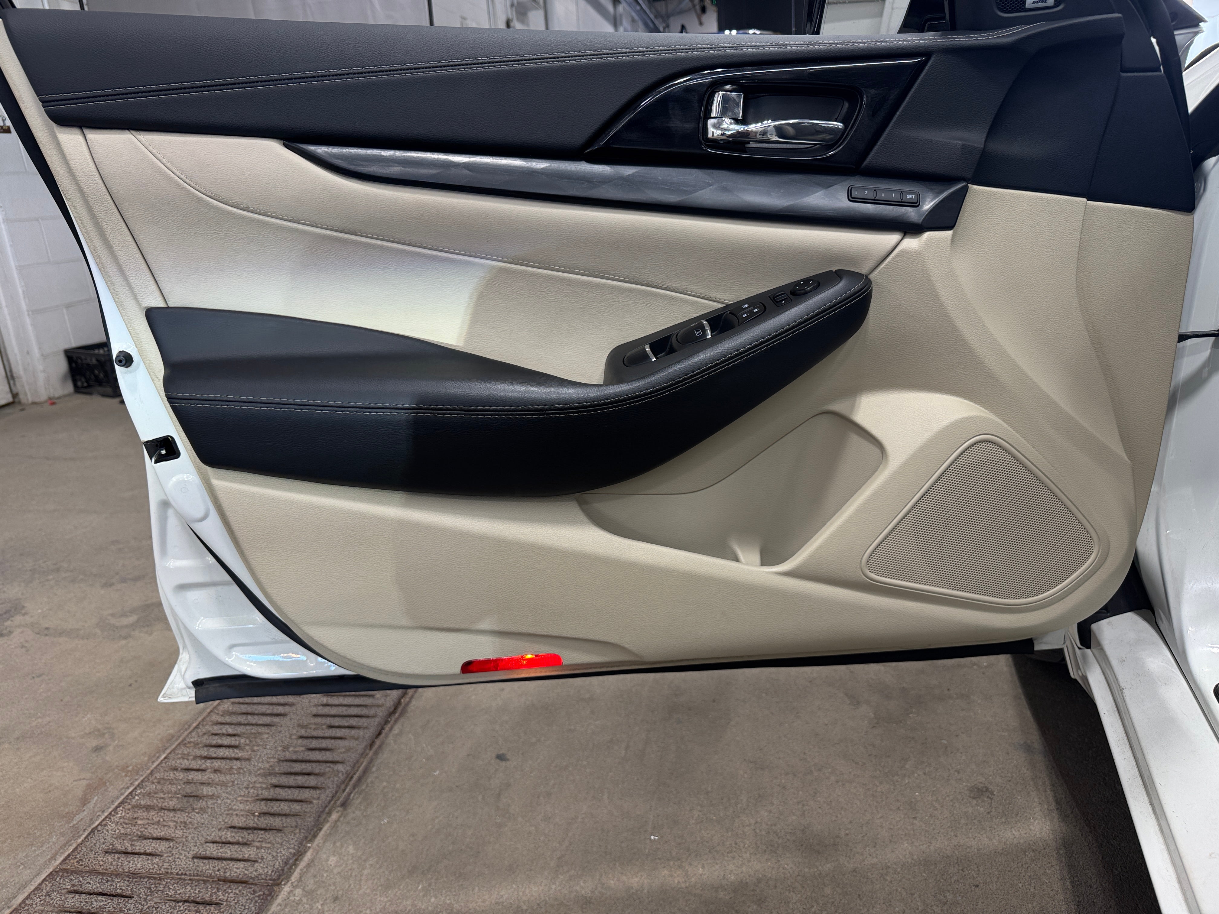2023 Nissan Maxima Platinum - Photo 3