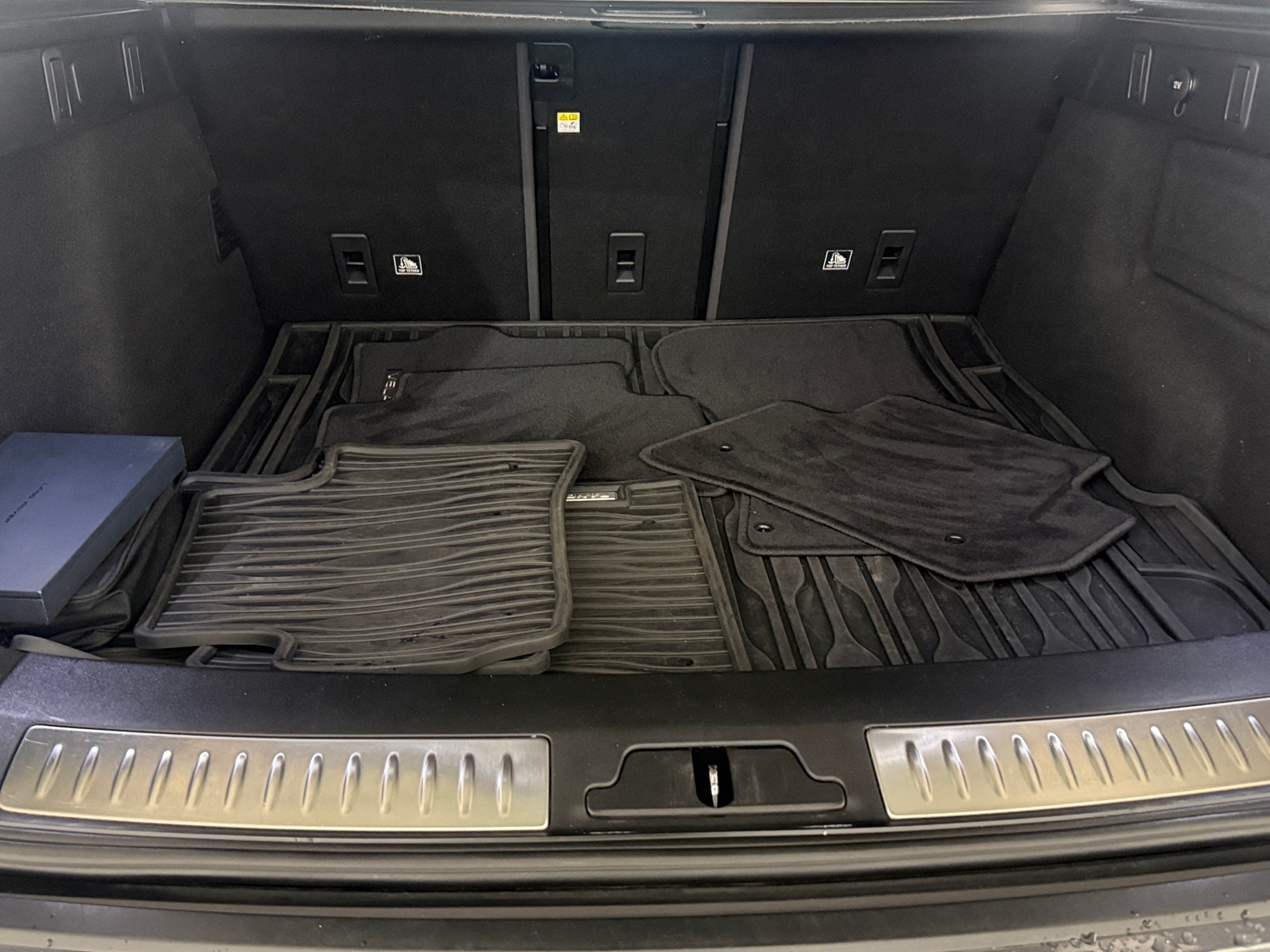 Thumbnail: 2019 Land Rover Range Rover Velar - 6