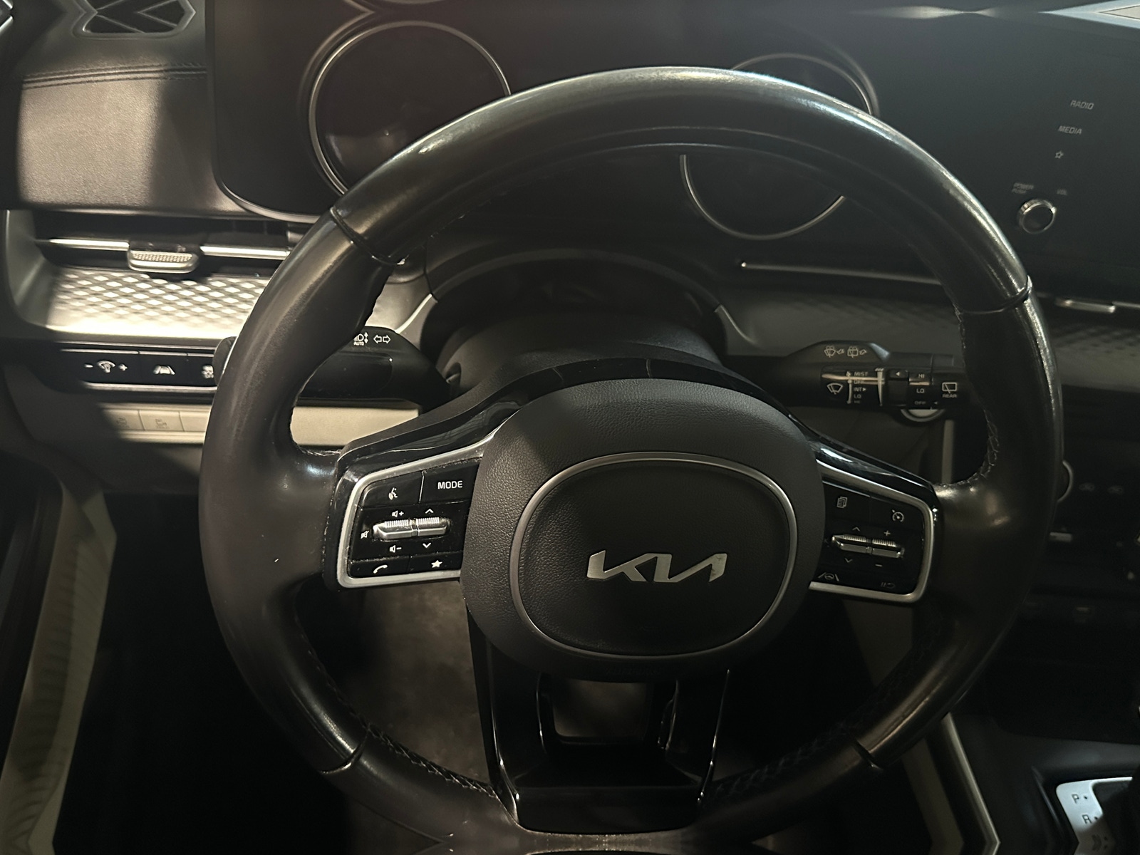 Thumbnail: 2022 Kia Carnival - 4