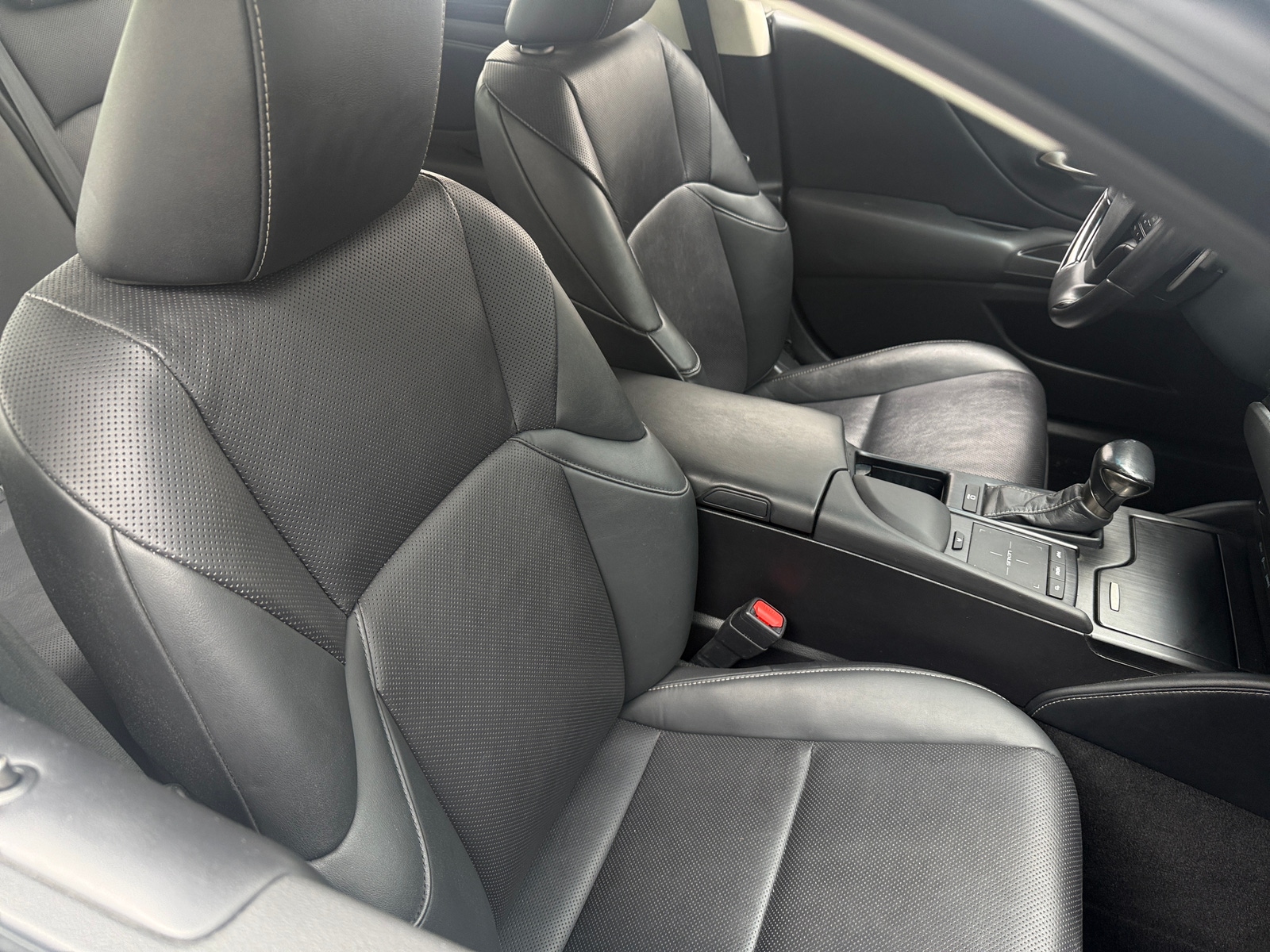 Thumbnail: 2019 Lexus ES - 2