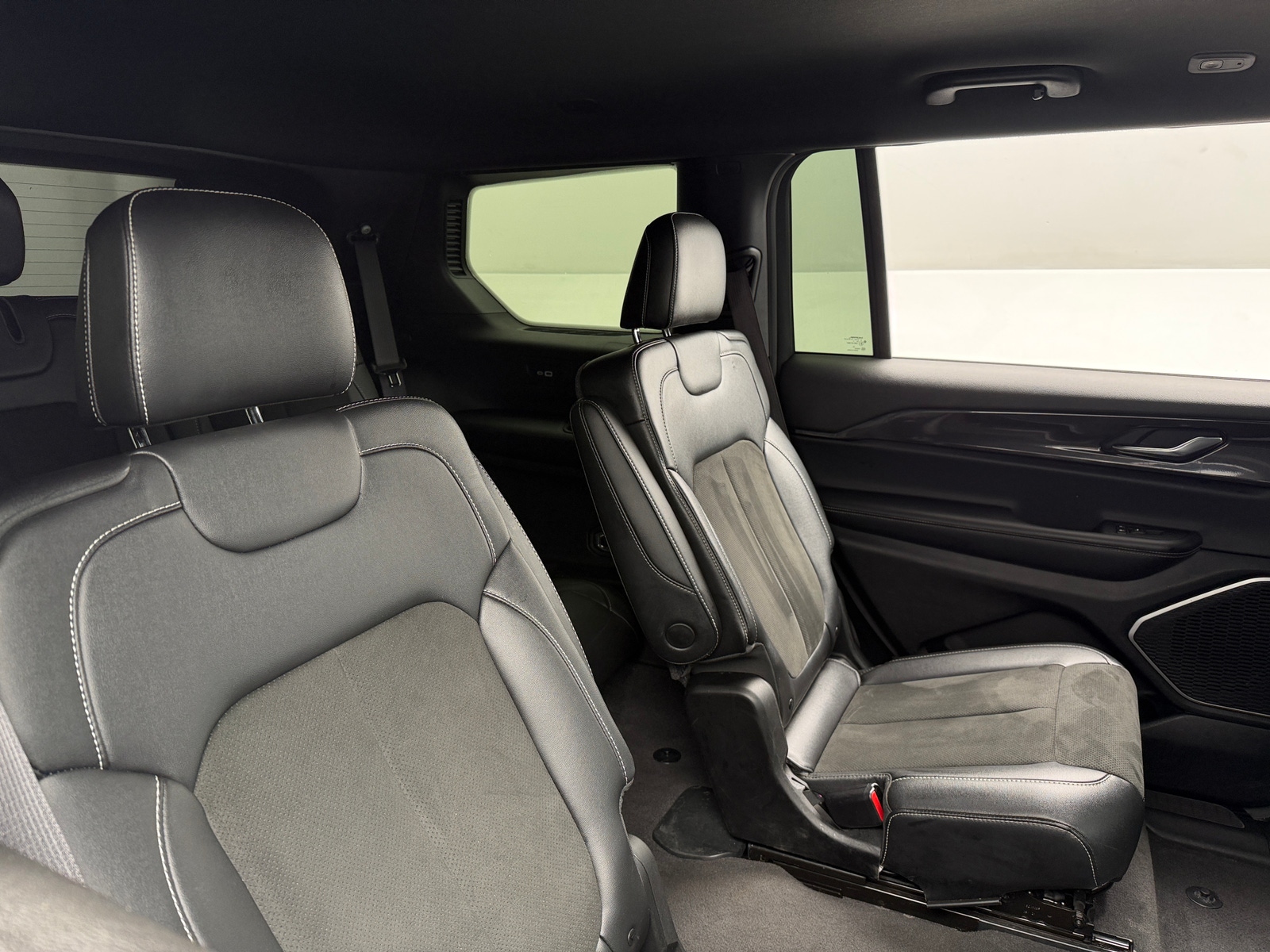 Thumbnail: 2022 Jeep Grand Cherokee L - 6